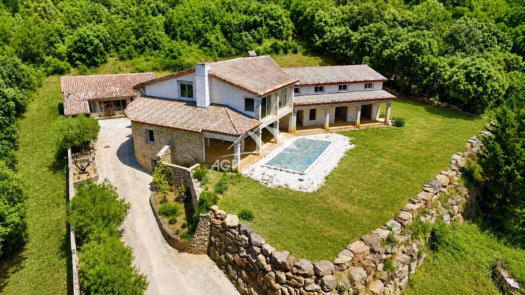 Ensemble immobilier, 5 logements proche Alès