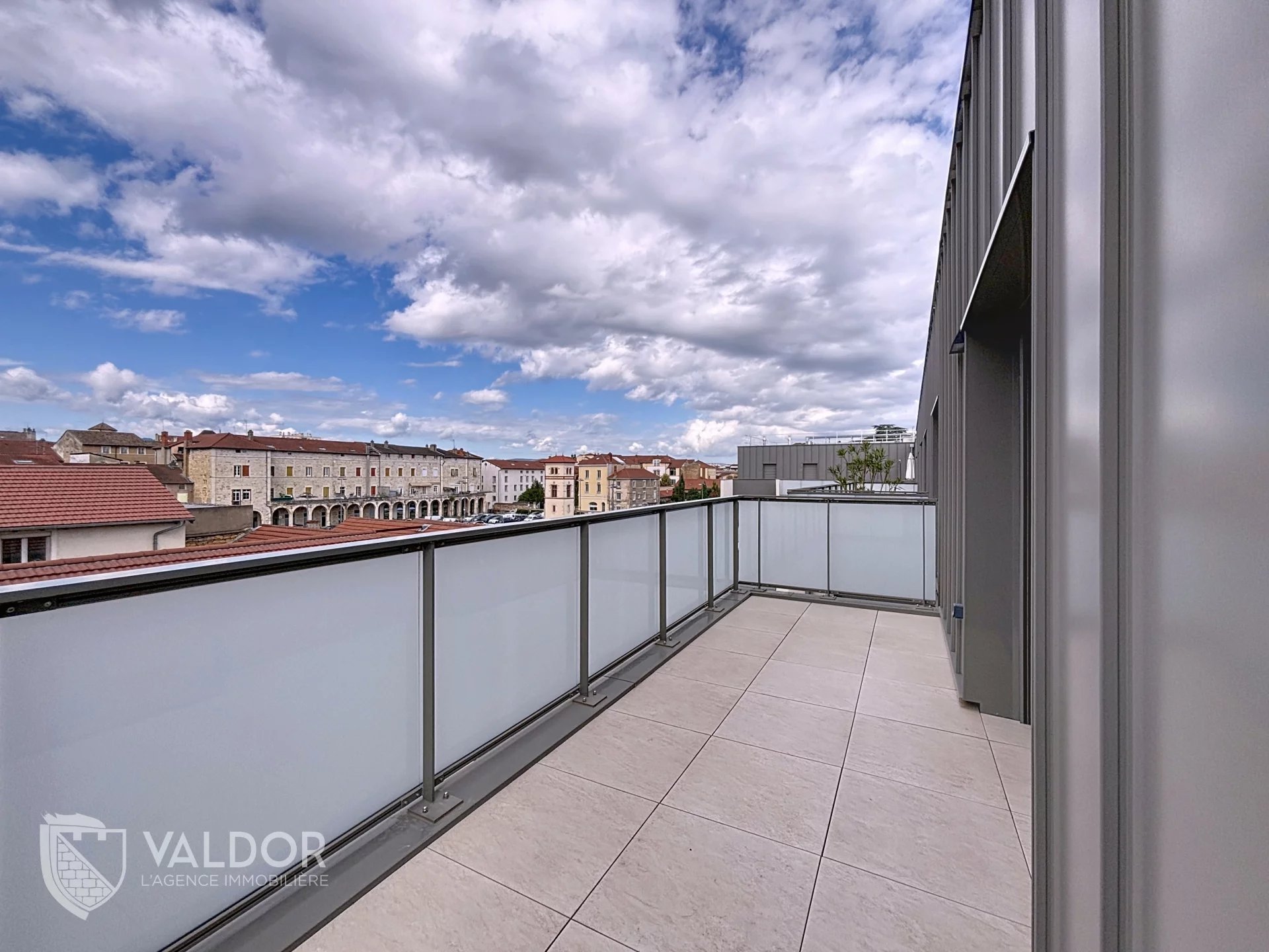 Appartement T4 avec 4 terrasses, box et garage – Hyper centre Villefranche-sur-Saône