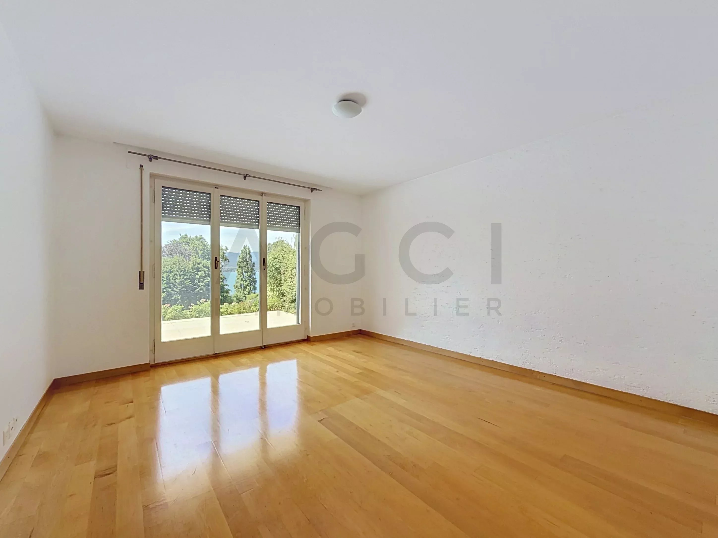 Magnifique villa avec vue panoramique et accès privé au lac – Anières (Genève)