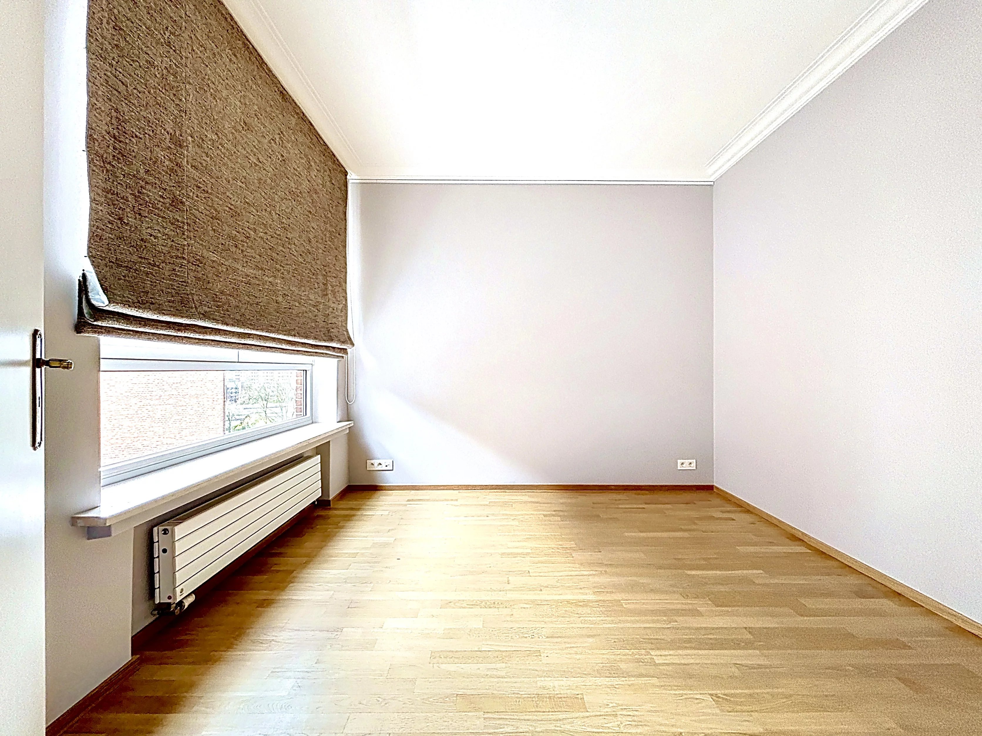 Renovated 4-bedroom penthouse 235 m2 + garage