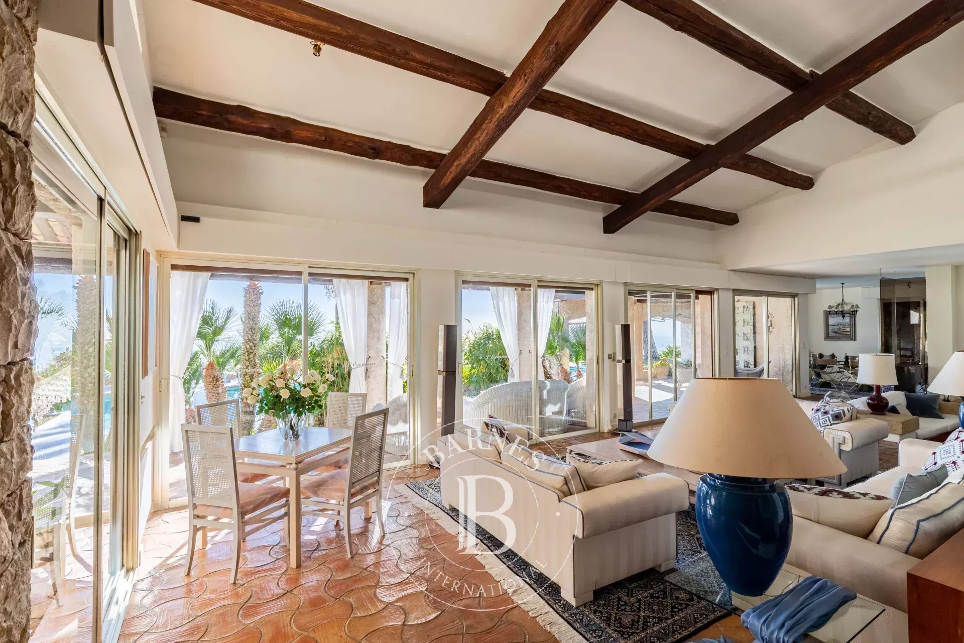 Exceptional Estate with Panoramic Sea View - picture 7 title=