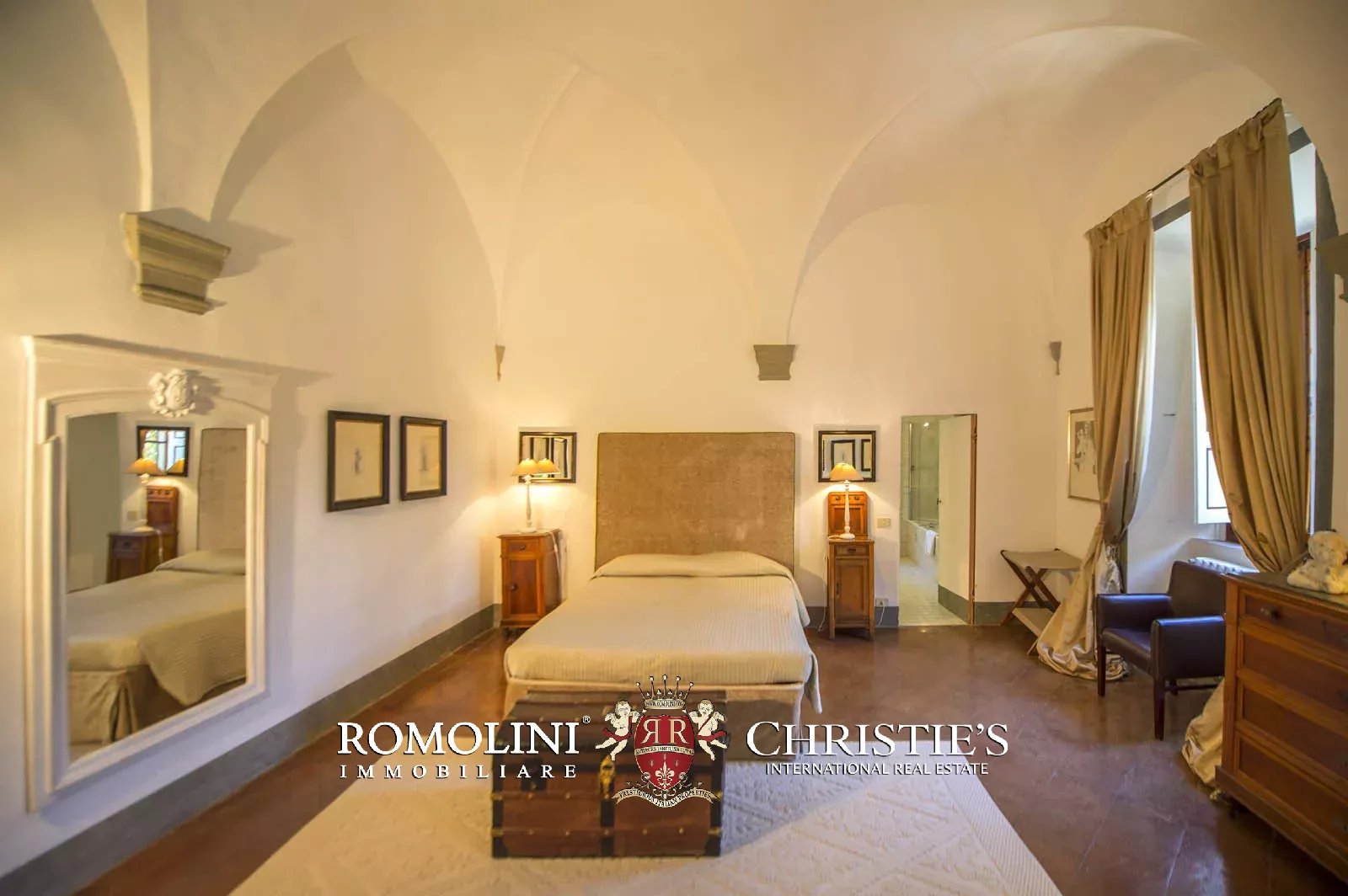 LUXURY HISTORICAL VILLA FOR SALE IN RADDA IN CHIANTI, TUSCANY