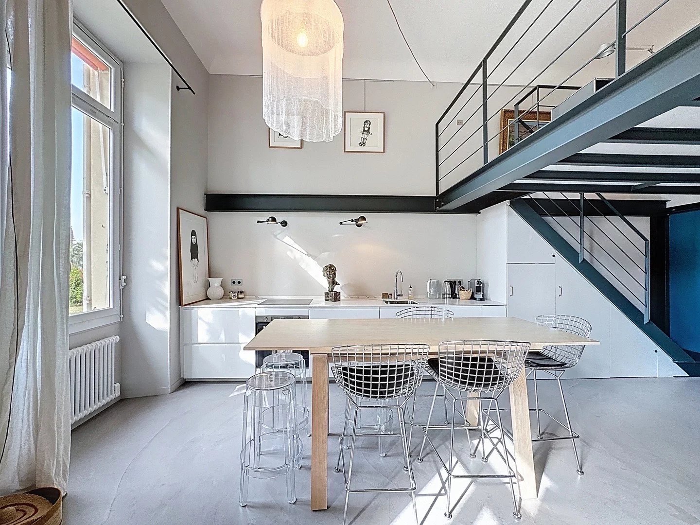 Elegant 3-Bedroom Apartment with Sea View in Cannes