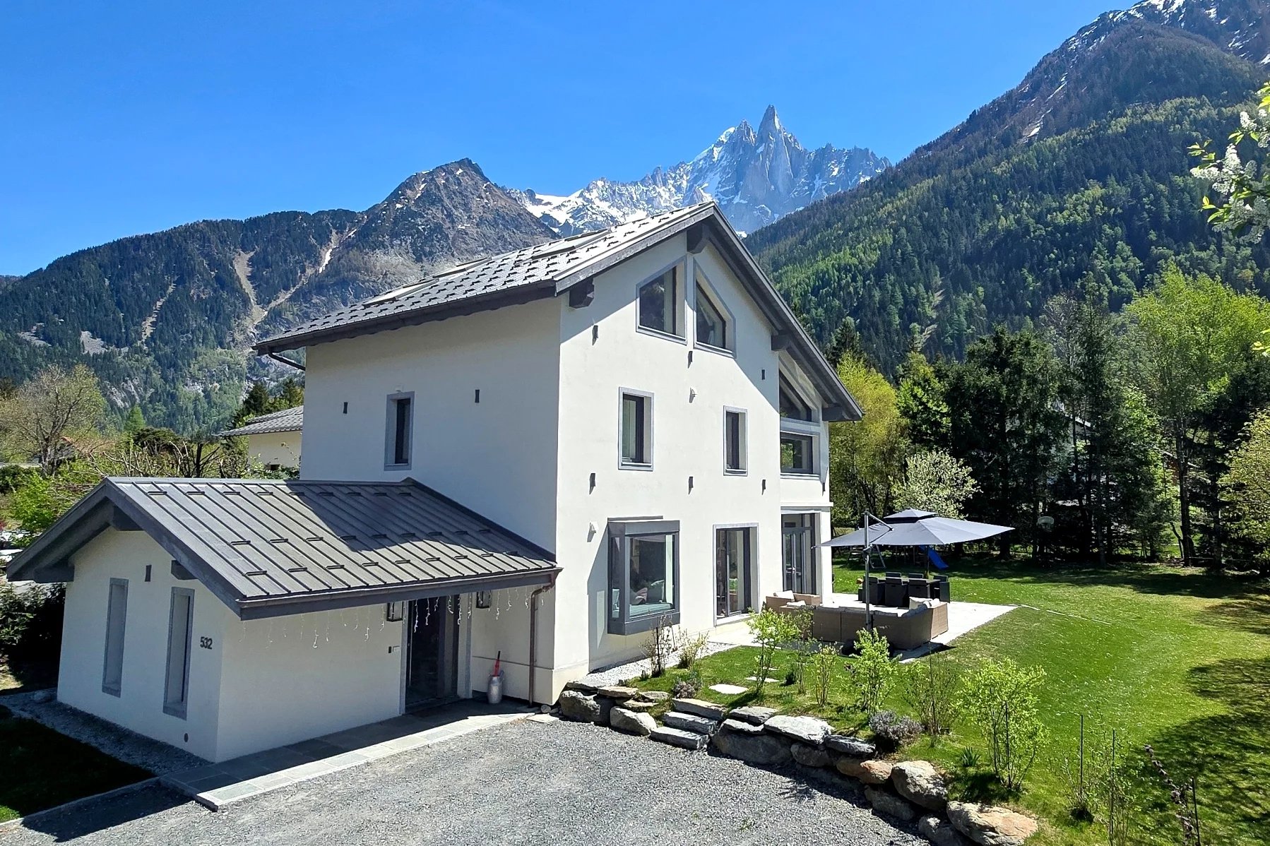 CHAMONIX - Beautifully renovated chalet in Les Praz Accommodation in Chamonix