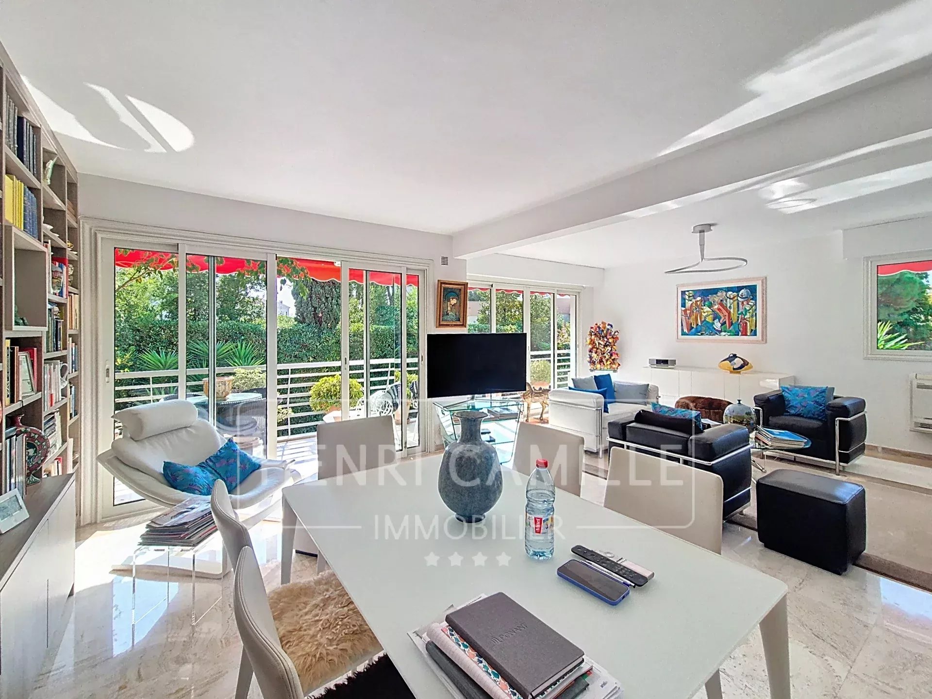 Agence immobilière de 