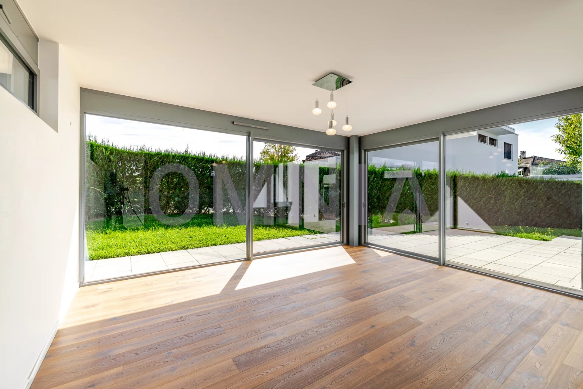 Villa moderne de 270 m2 à quelques pas du Lac !