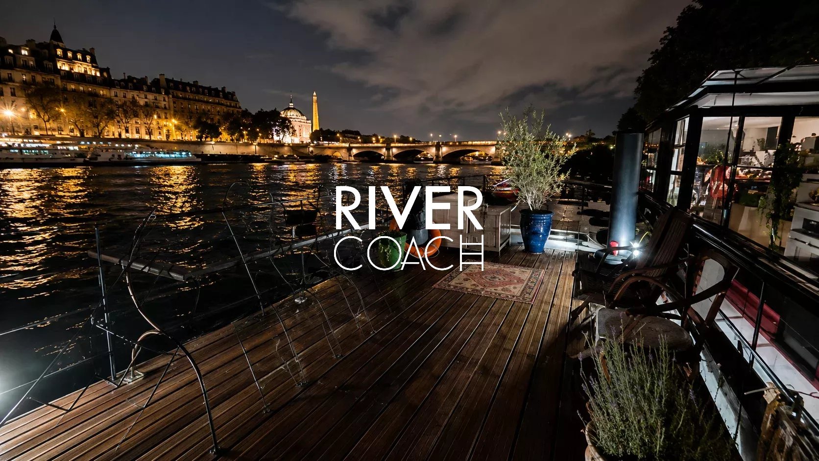 Péniche à vendre avec terrasse et vue panoramique sur les monuments de Paris – Tuileries - Concorde, Paris 8ème arrondissement.