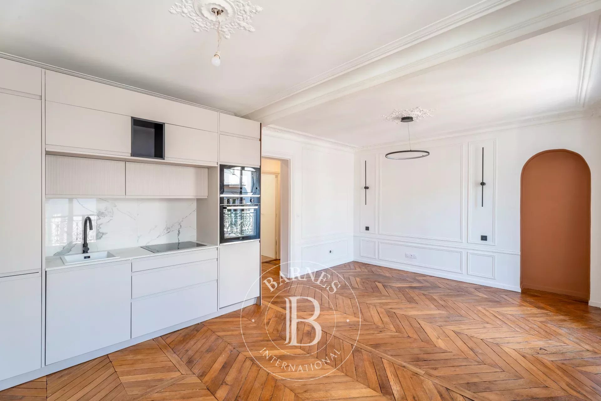PARIS 17 - REFURBISHED 1-BED APARTMENT - ARC DE TRIOMPHE