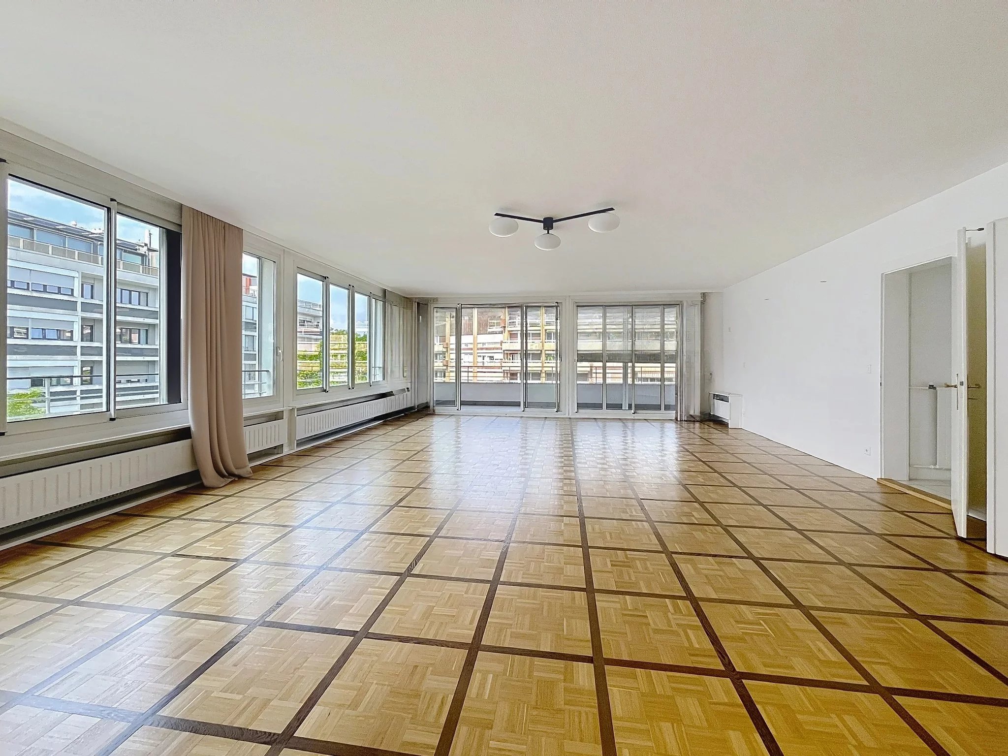 Bright 7-room apartment - Avenue Krieg