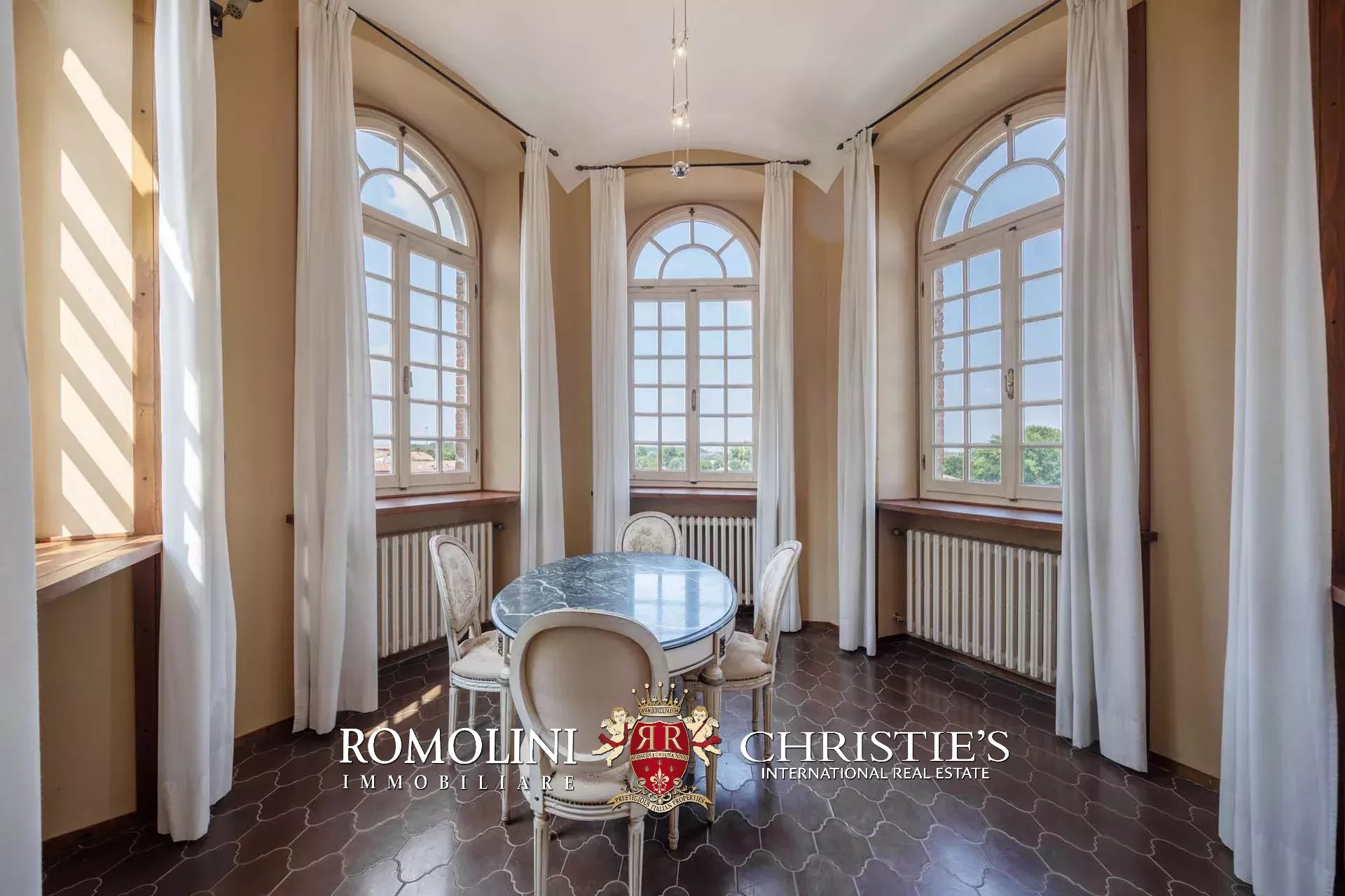 10 Bedroom Chateau's Image 40