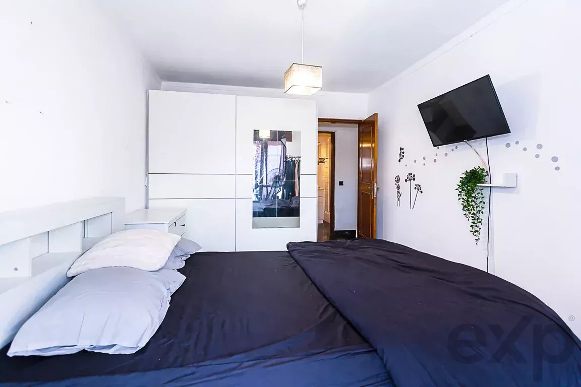 2 Bedroom Apartment in Olhão with Balcony and Covered Terrace | Prime Location 86879591 image 19