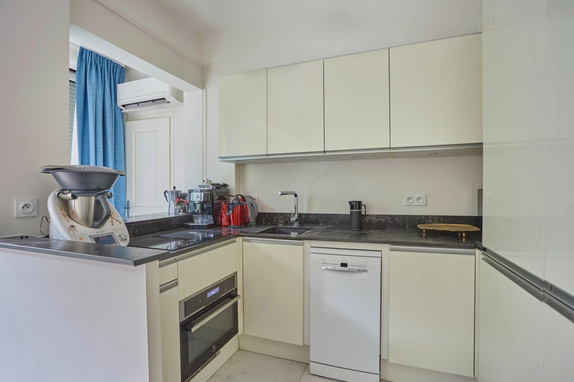 2 Bedroom Apartment/Flat's Image 10