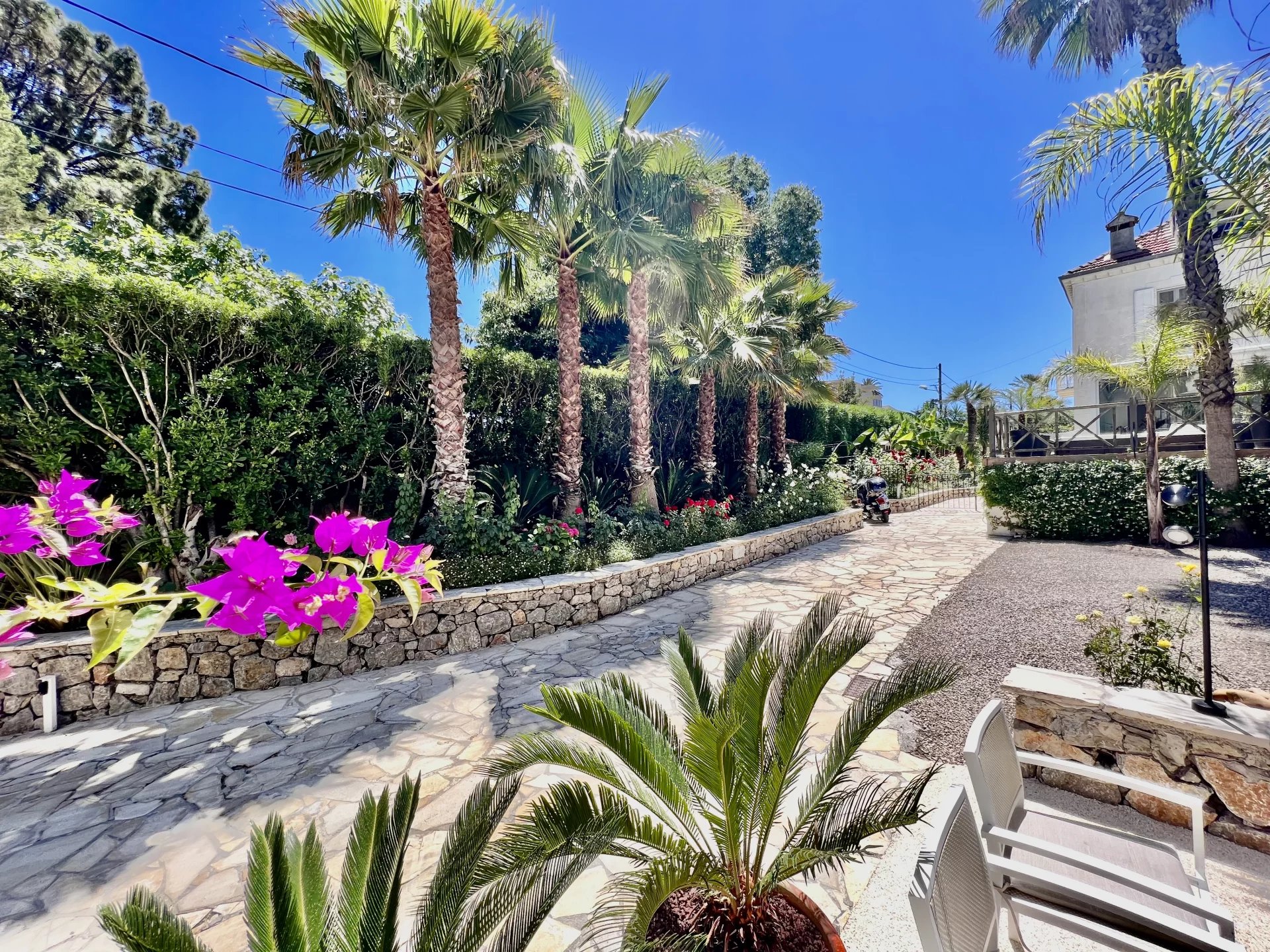 Art deco villa close to the beaches of la salis in Cap d'Antibes