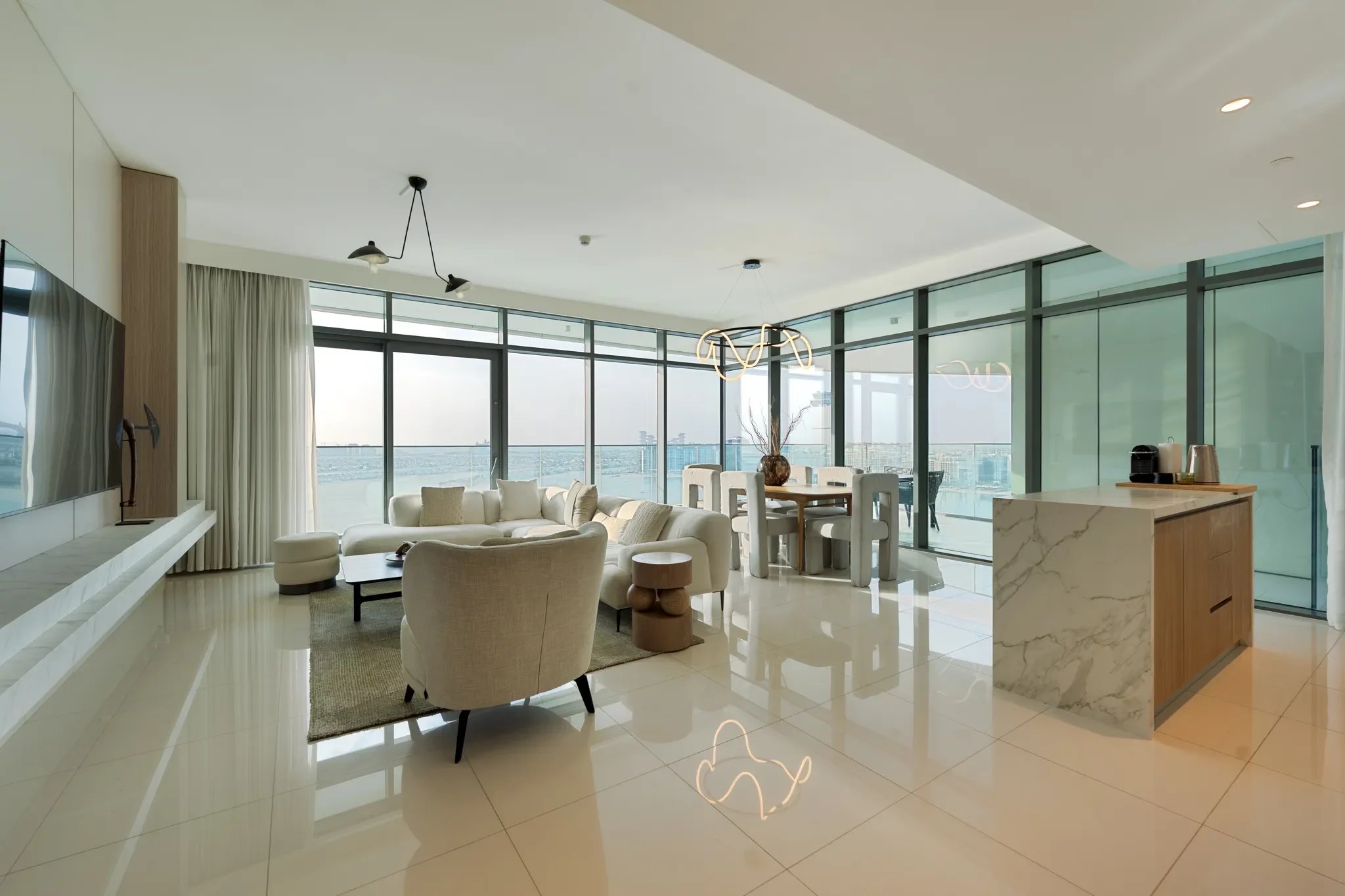 Appartement de 3 chambres rénové à Beach Vista Emaar Beachfront