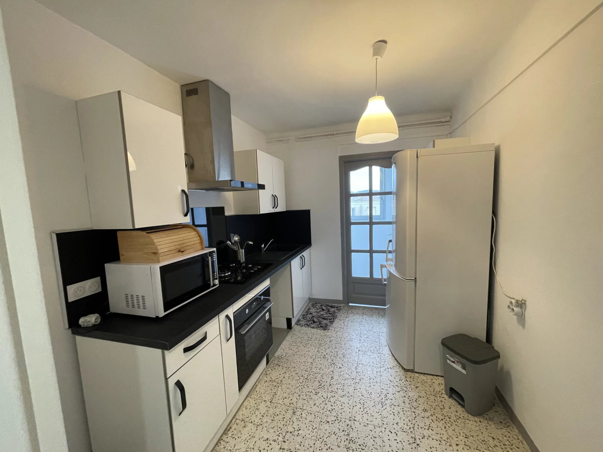 A LOUER APPARTEMENT MEUBLÉ ALÈS