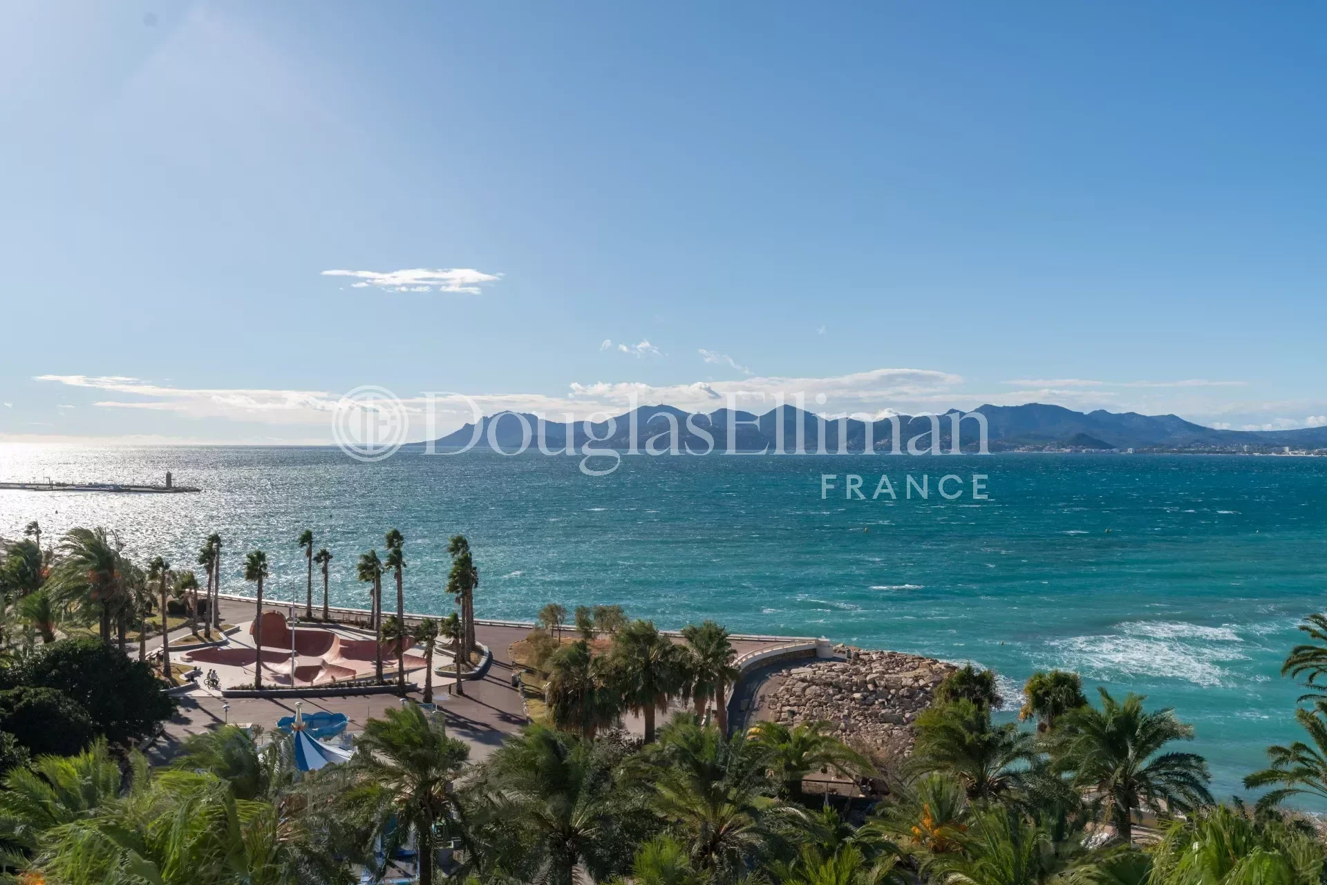 CANNES  – 3 pièces rénové avec vue panoramique sur la mer - Image nᵒ2