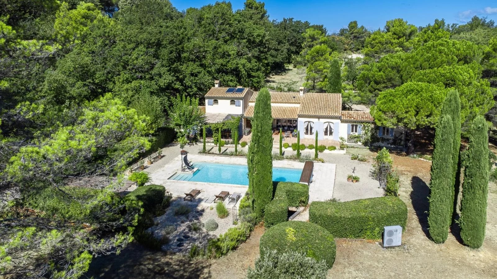 Superb property between Bonnieux and Apt