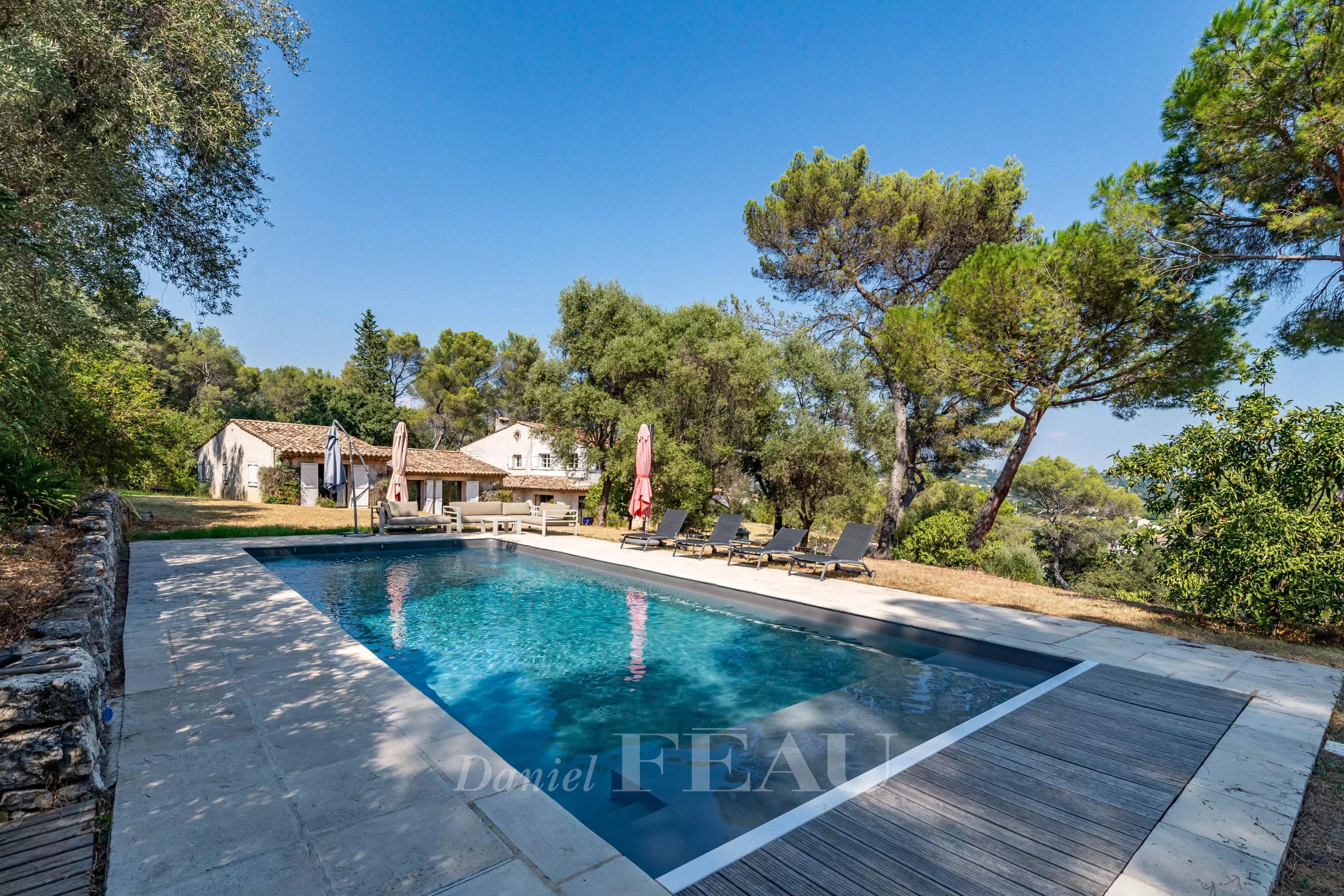 La Colle sur Loup – An elegant and spacious property