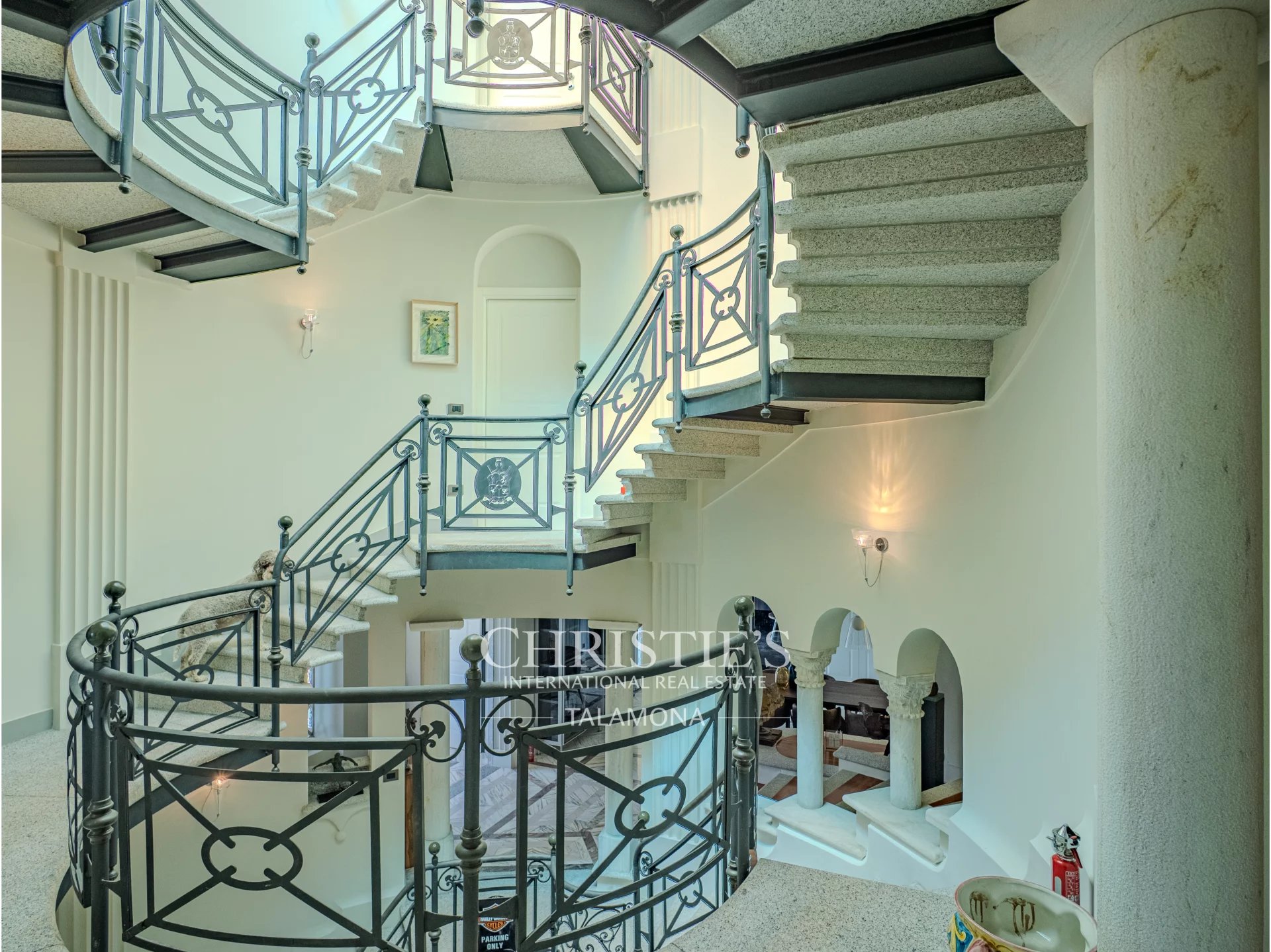 6 Bedroom Villa/Townhouse's Image 20