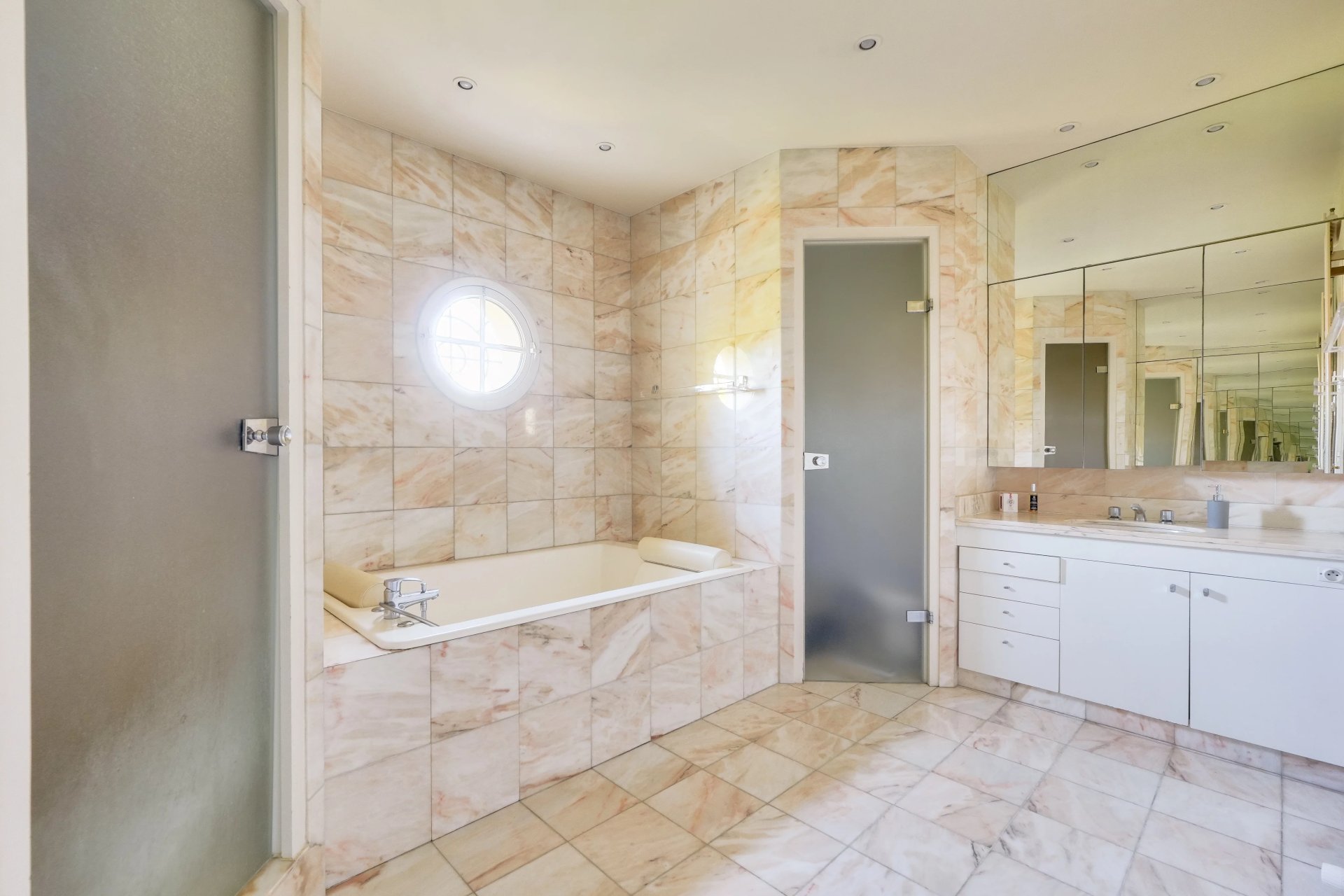 5 Bedroom Villa/Townhouse's Image 23