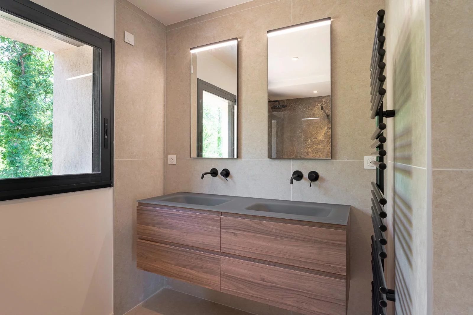 Stunning new built property in the domaine of Terre Blanche - Tourrettes