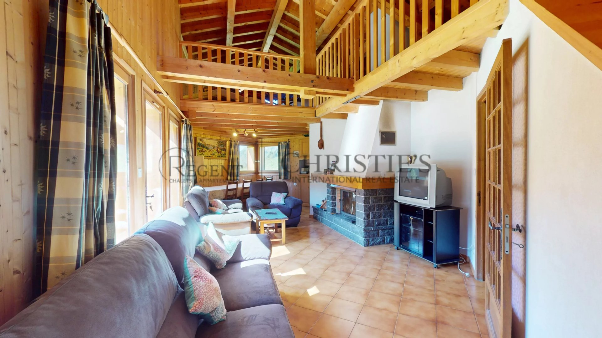 5 Bedroom Villa/Townhouse's Image 4
