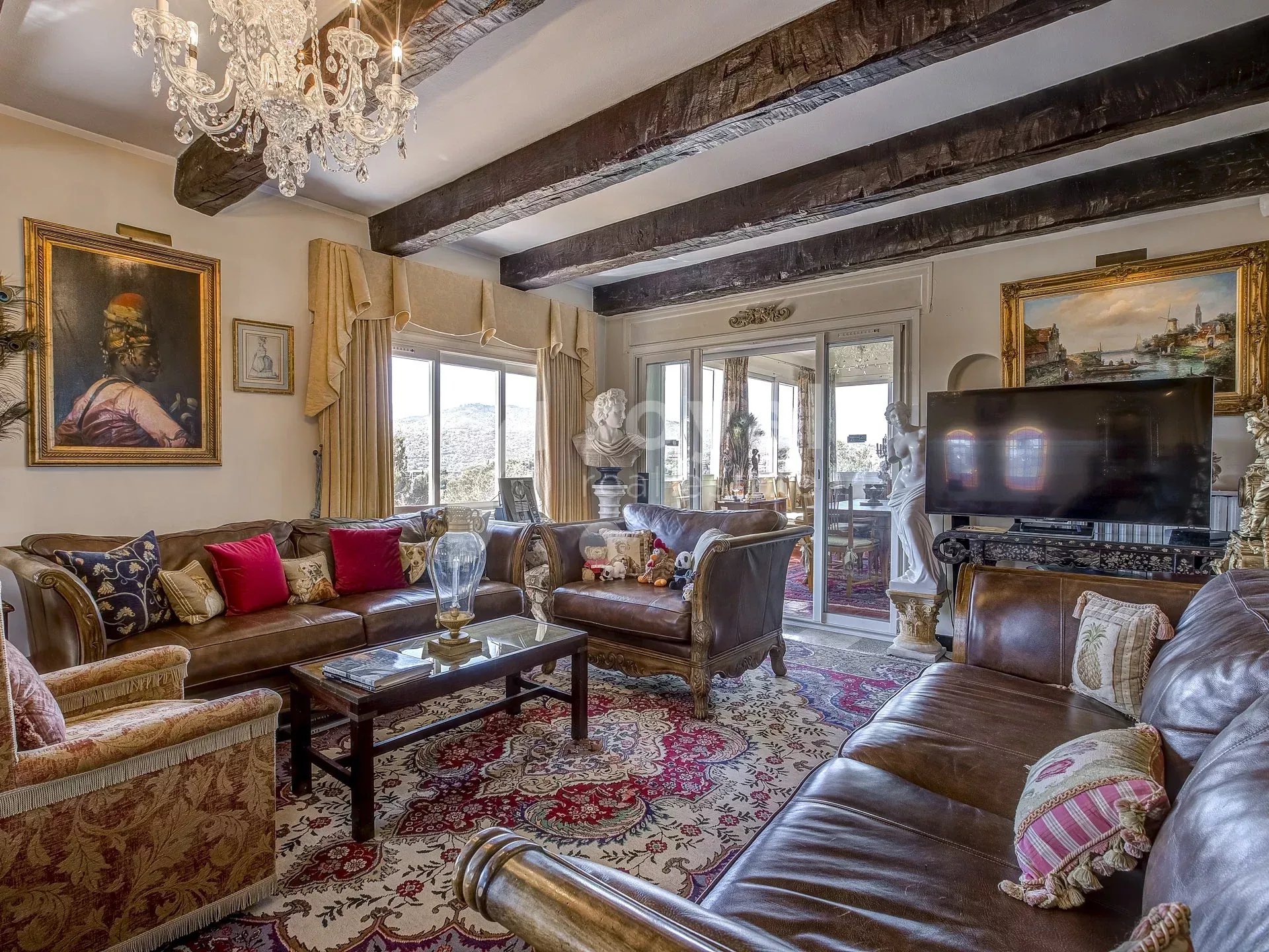 Villa avec une vue dégagée — photo 15