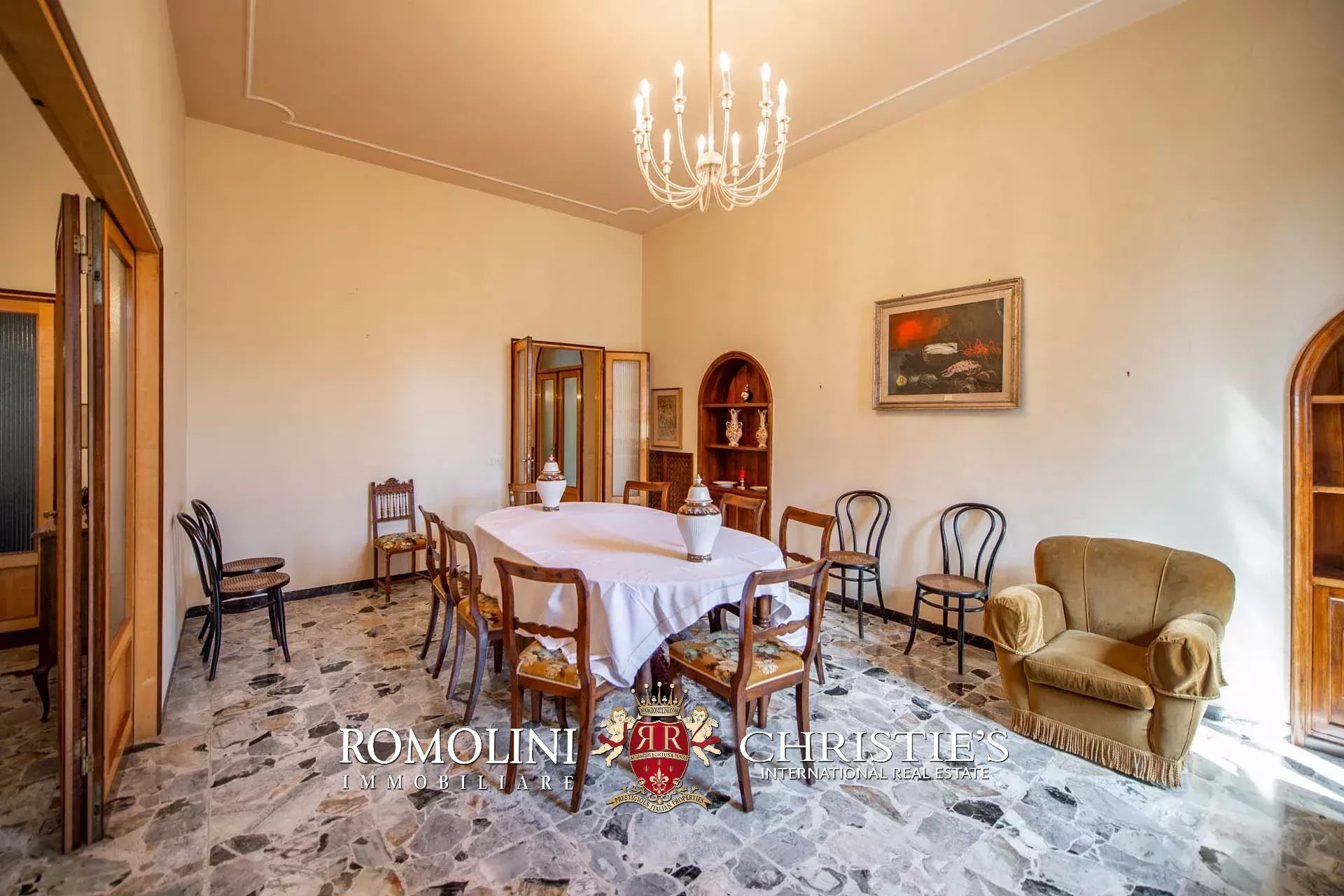6 Bedroom Villa/Townhouse's Image 30