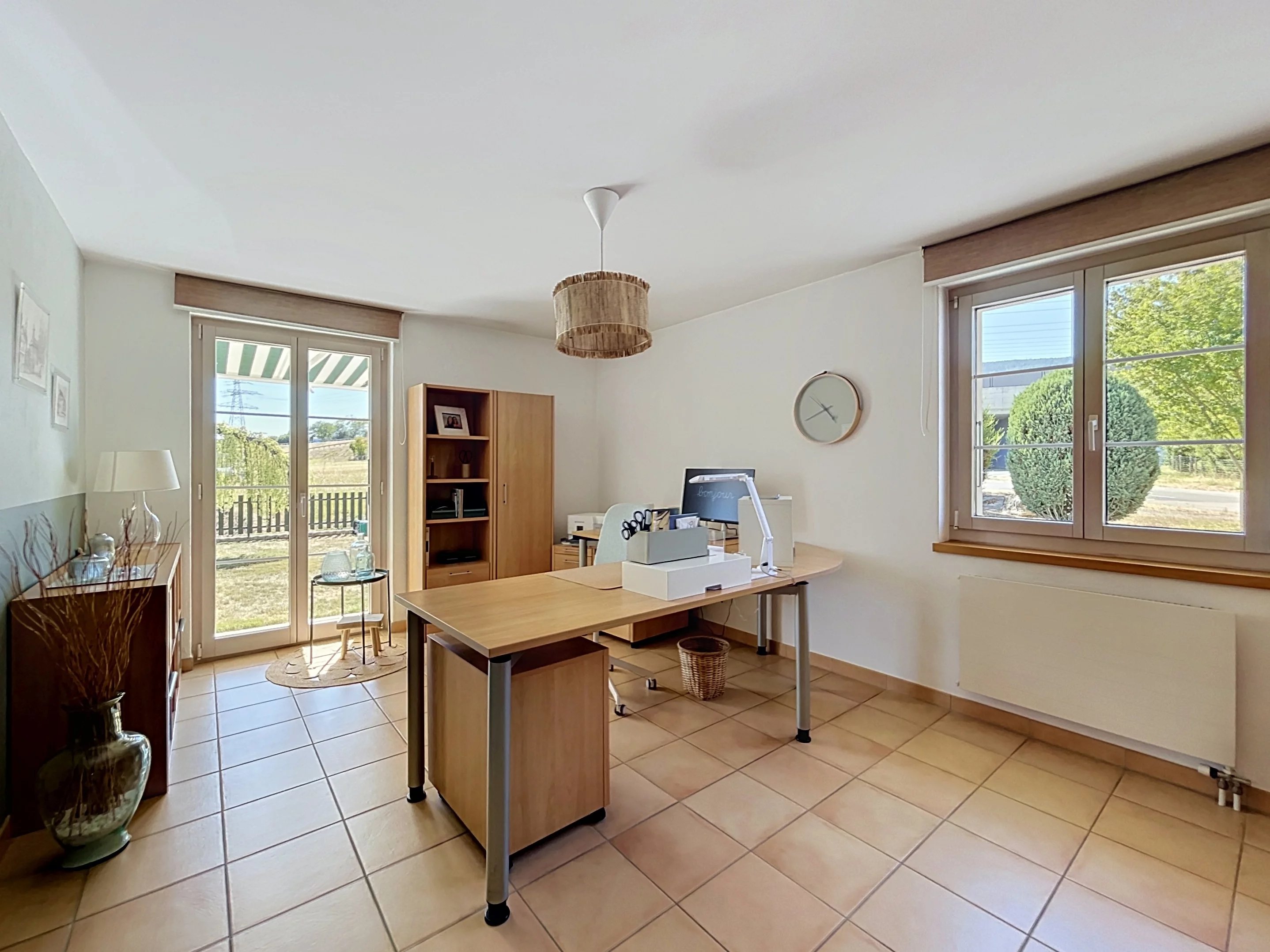 Spacieuse villa familiale de caractère avec vaste jardin (Laténa)