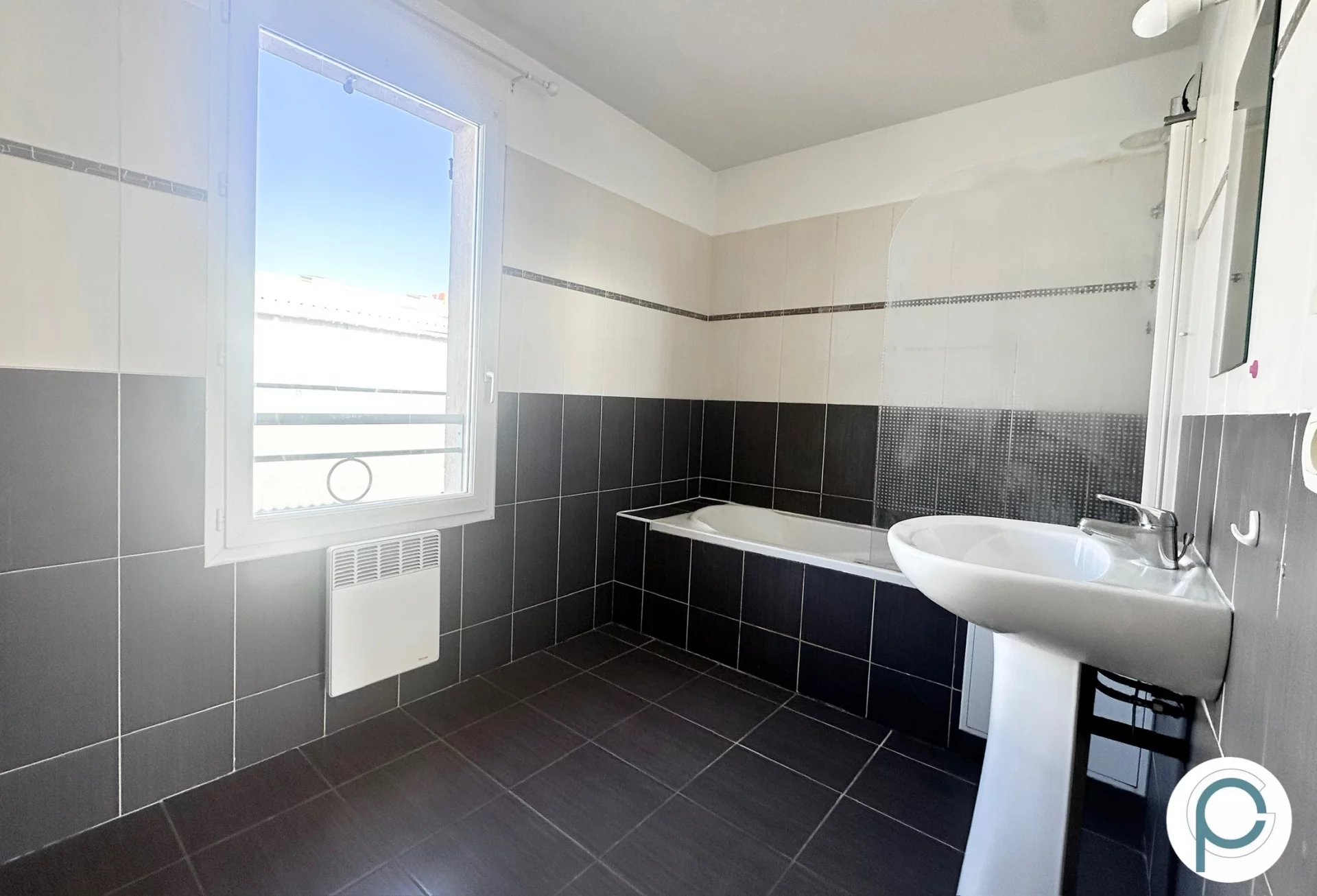 Sanary/Ollioules - T3 avec terrasse et parking