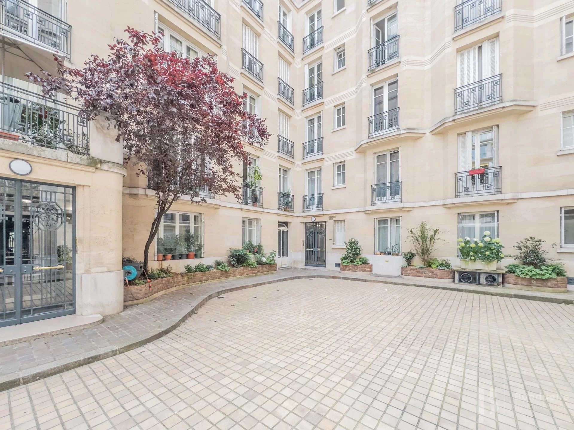 PARIS XVI - A LOUER VIDE - TRES BEAU 4 PIÈCES DE 105.50 M2 - 2 CHAMBRES - 1ER ETAGE - QUARTIER POMPE/LA TOUR