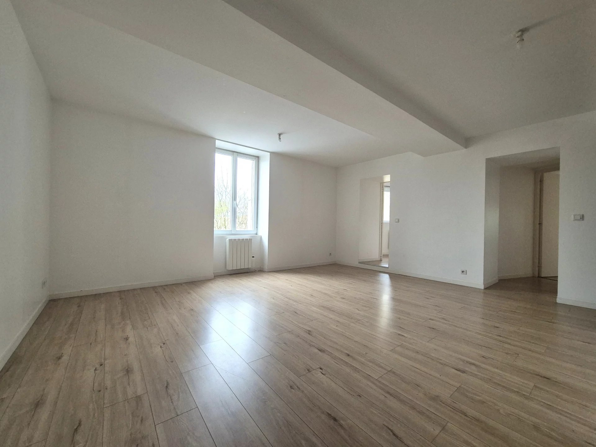 CHANGE CENTRE  T3 - 59 m²- LIBRE - 1er étage