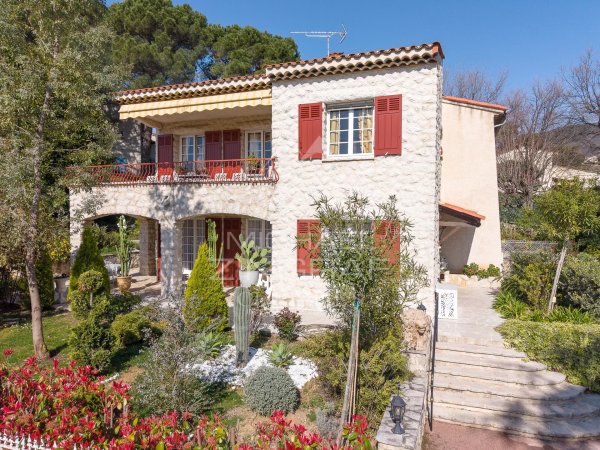 Vence – Charming Property Within Walking Distance of the Town Center — photo 1