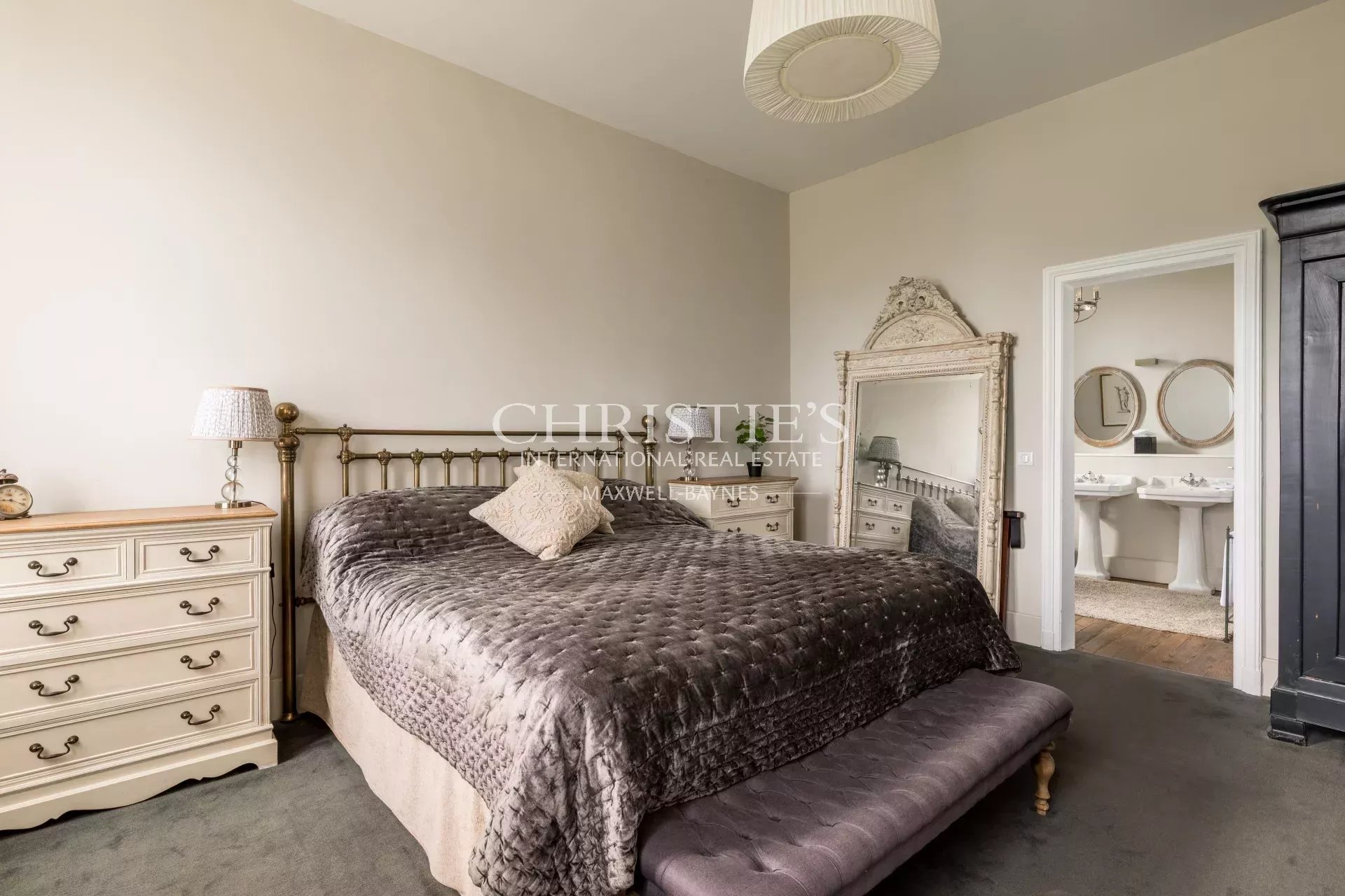 7 Bedroom Villa/Townhouse's Image 21