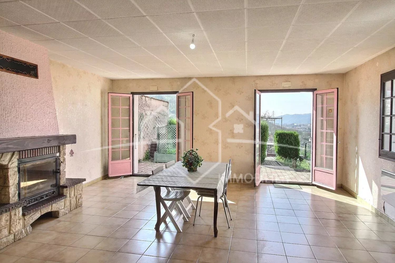 Maison de village 95 m² – 3 chambres, jardin, terrasse et garage