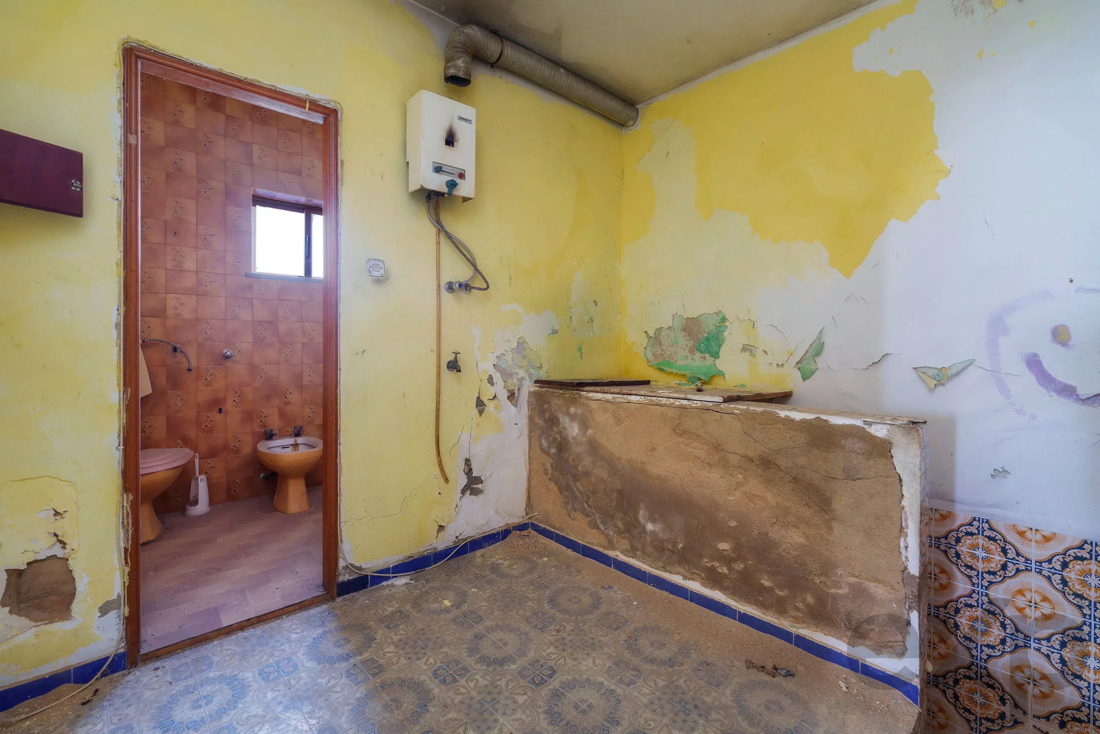 House in the centre of Olhão with approved plans. 87005464 image 15