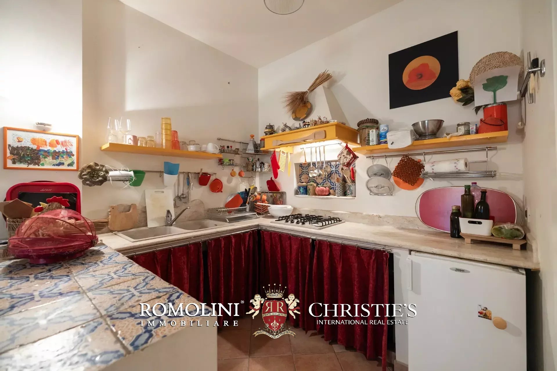 8 Bedroom Villa/Townhouse's Image 28