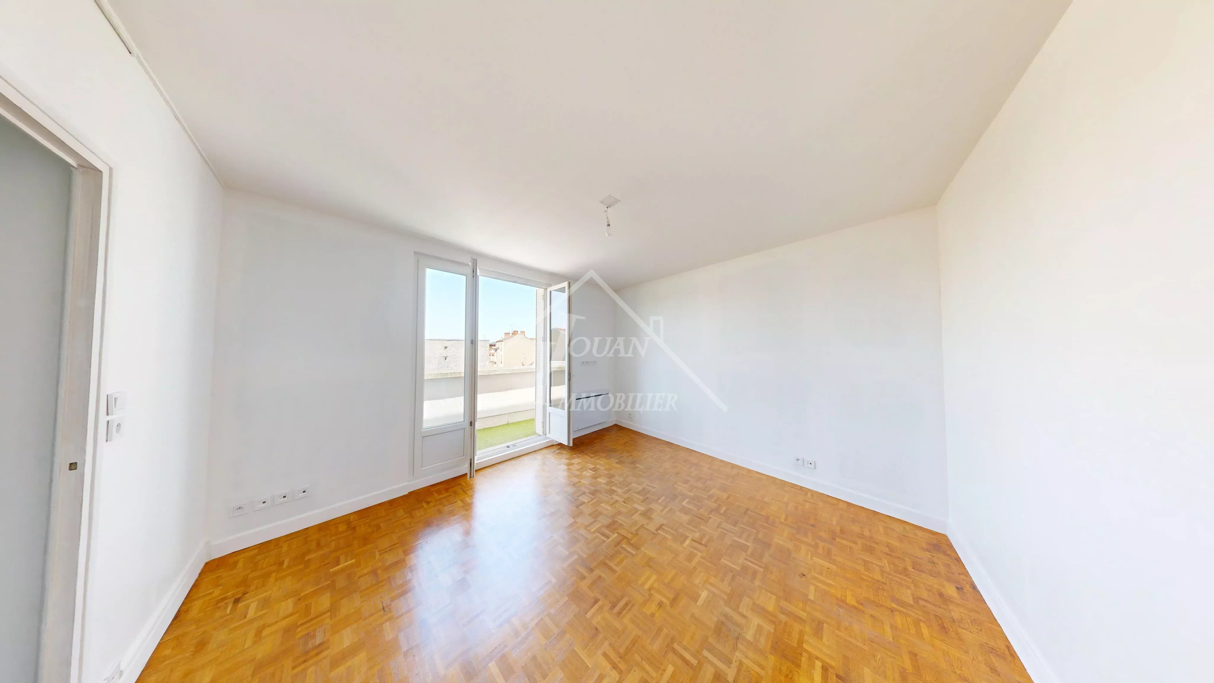 EXCLUSIVITE CENTRE VILLE JOLI APPARTEMENT AVEC TERRASSE ET CAVE