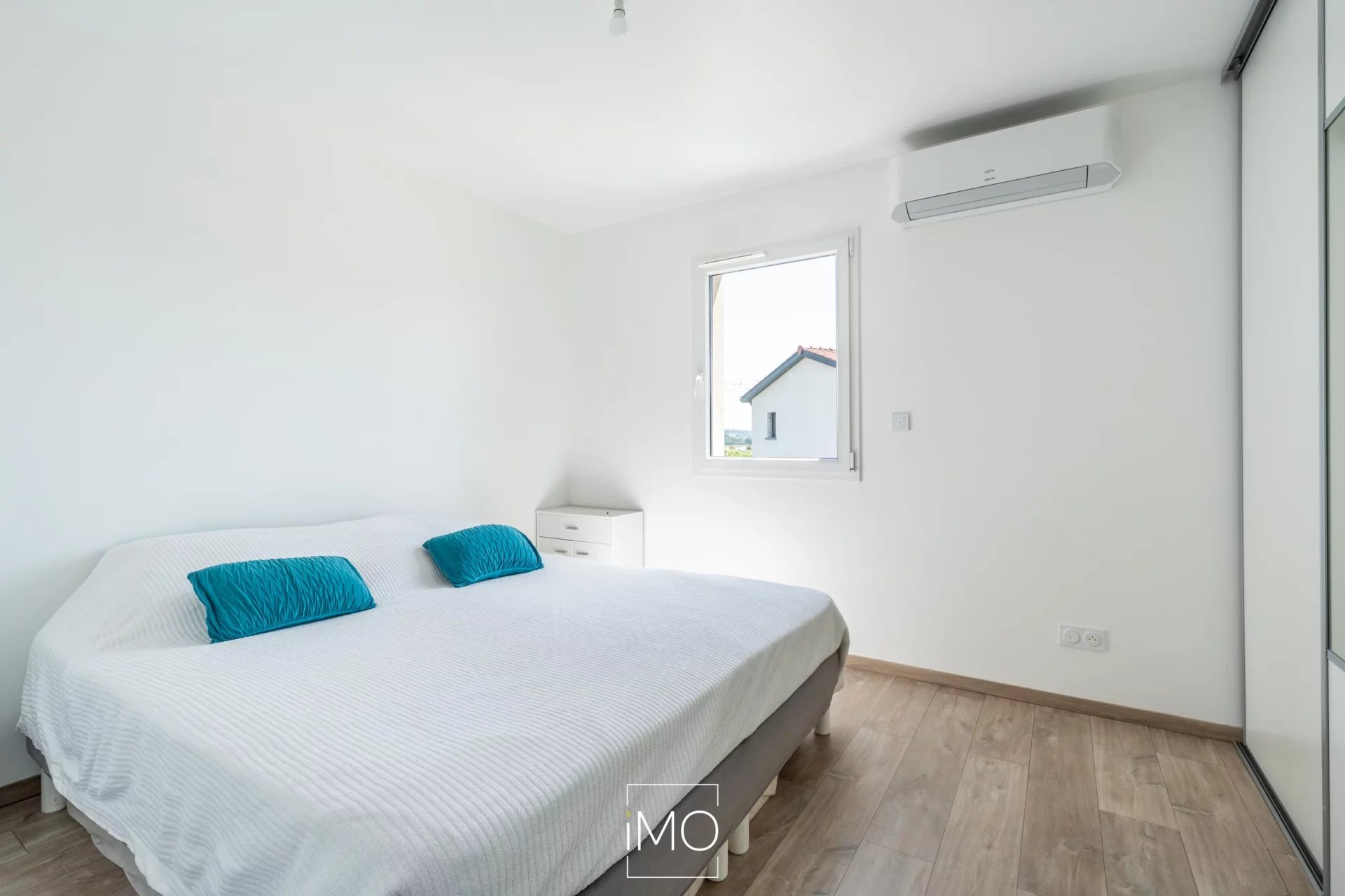 Maison 5 pièces de 126 m² centre village Ambérieux