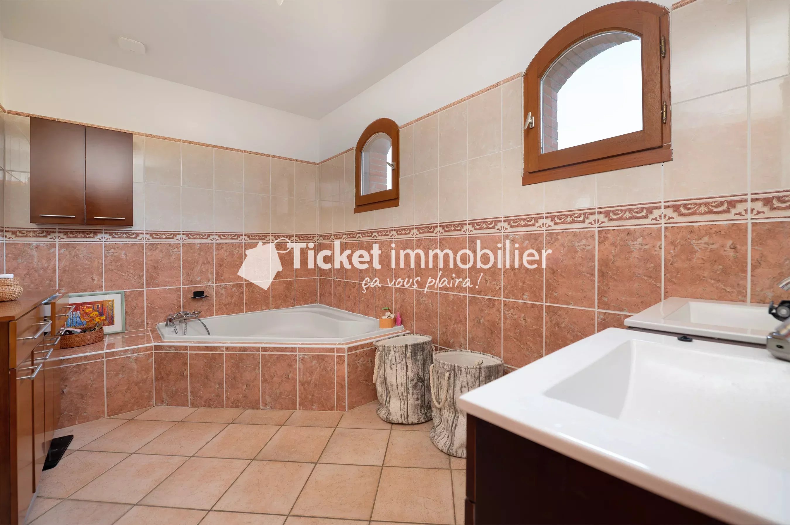 VILLA T6 215m2 TERRAIN 5558m2 CONSTRUCTIBLE, PISCINE AU SEL LINER NEUF, AQUATHERMIE 2 PUITS, 4KW PANNEAUX, DOUBLE VERANDA 72m2, CHAUFFAGE SOL, CAVE A VIN, VUE PYRENEES ETC ... — photo 18