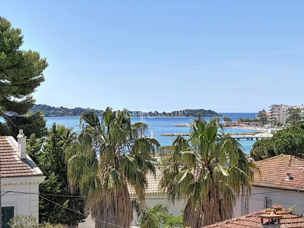 Apartment for sale in Cannes — Apartment with Sea VIew and Pool For Sale in Palm Beach, Cannes