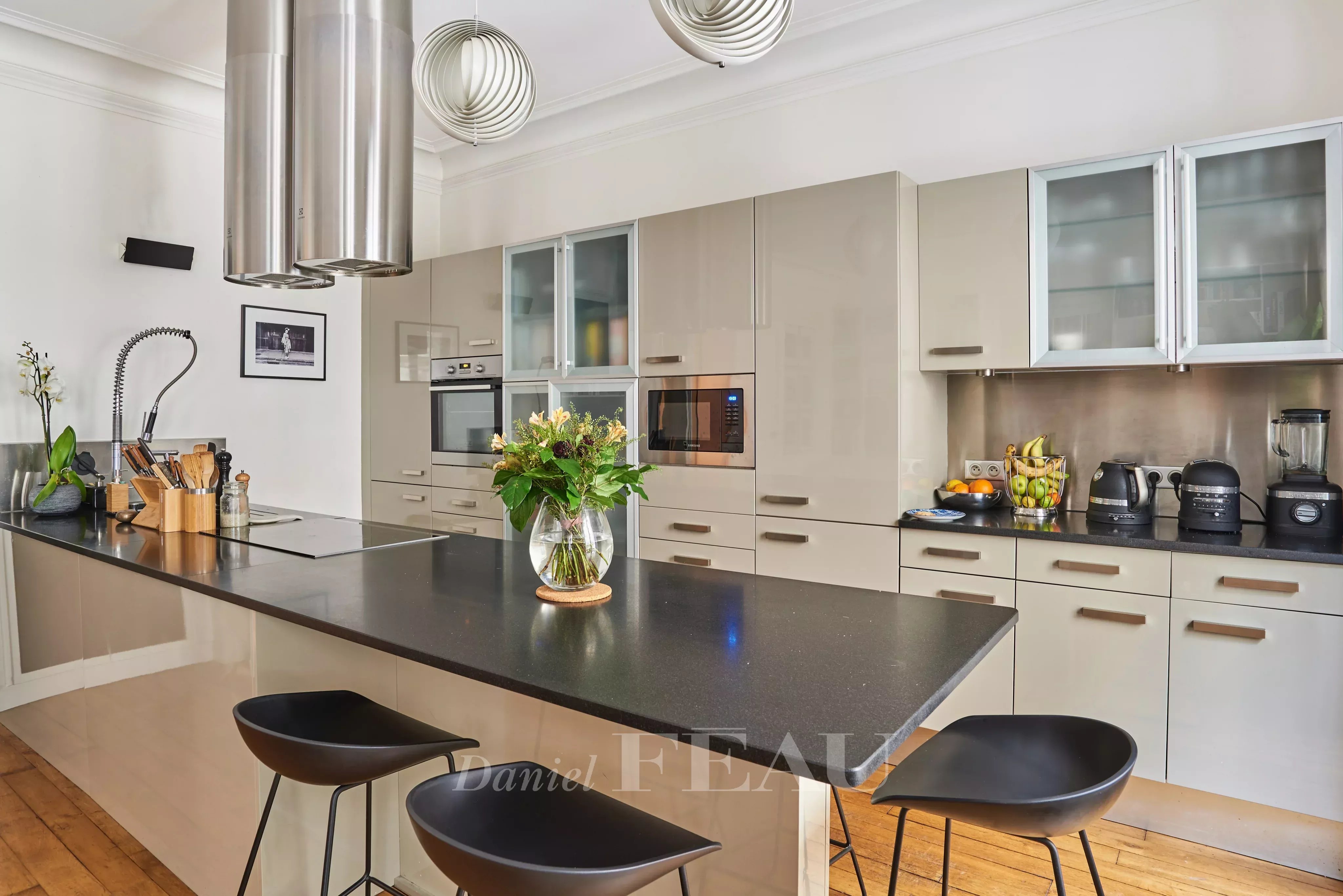 Sale Apartment Paris 16th