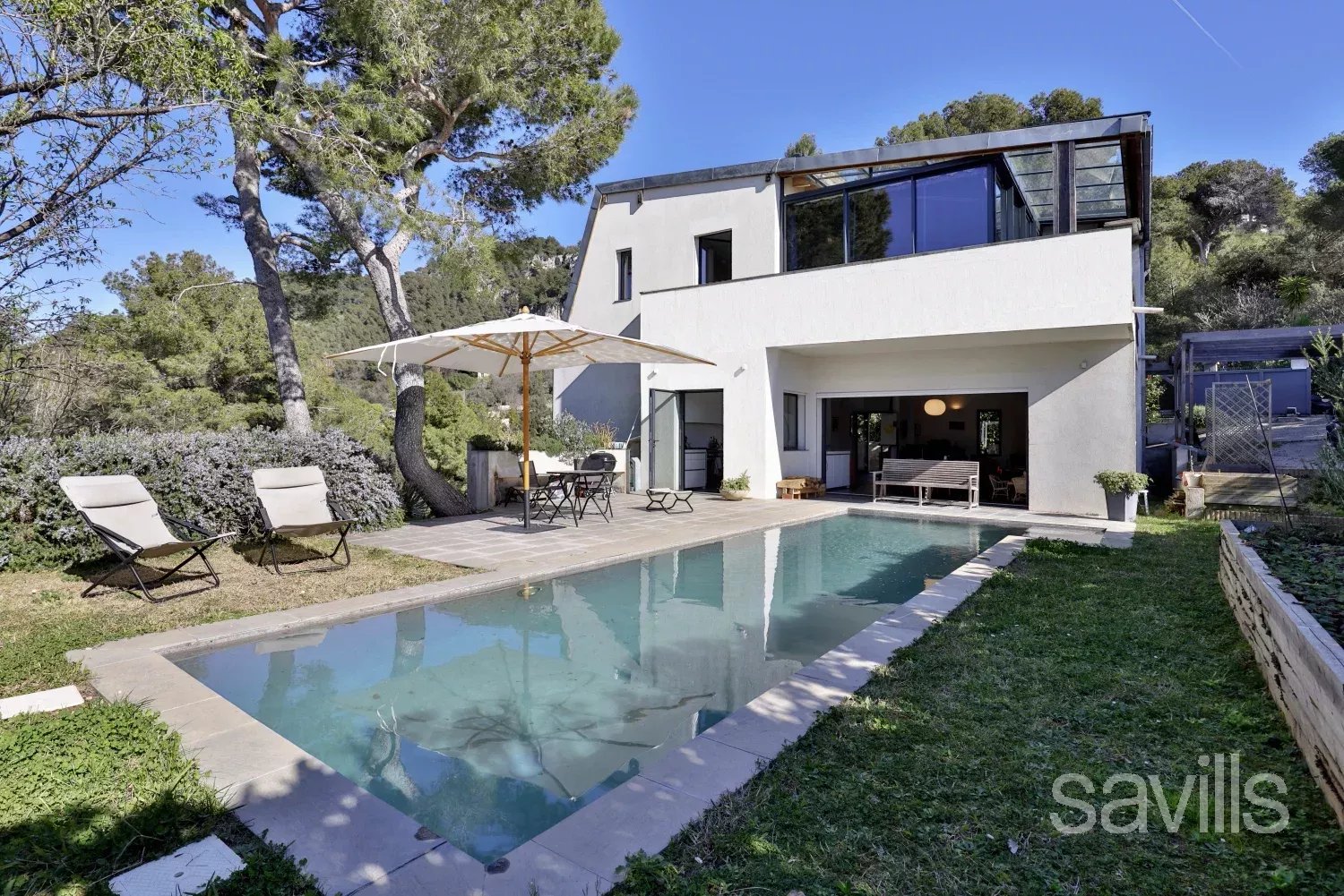 Architect-designed villa in absolute calm