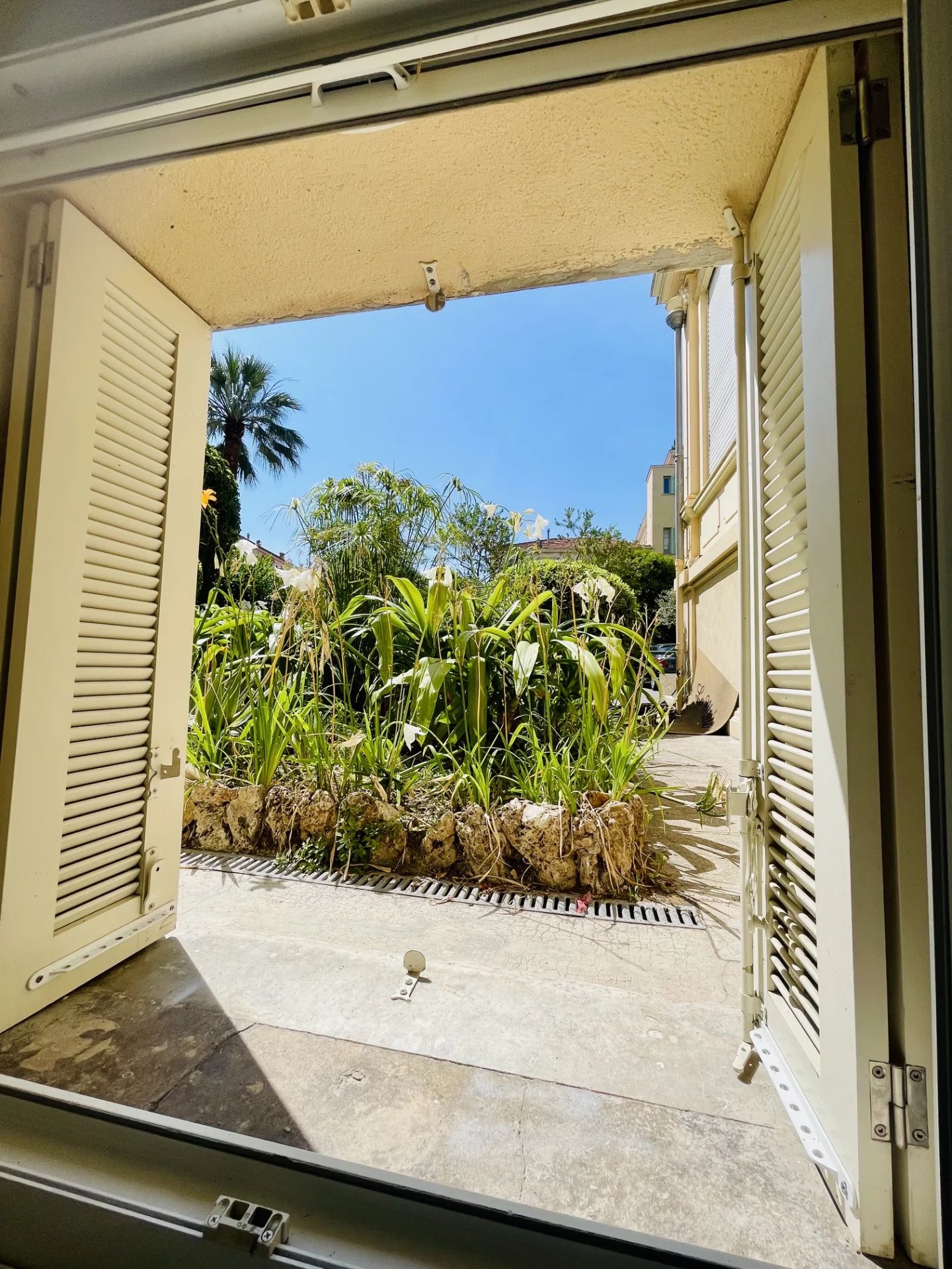 EXCLUSIVITE SUPERBE STUDIO PLEIN CENTRE VILLE