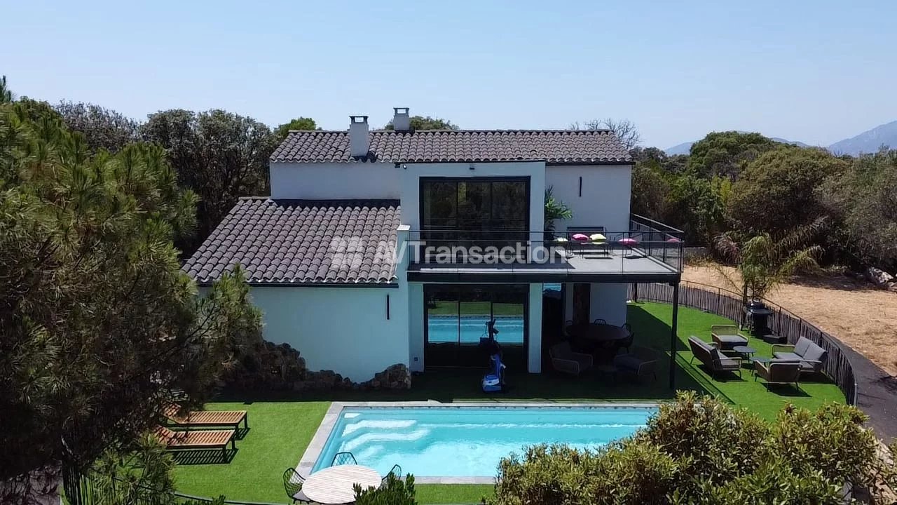 Maison avec Piscine - dépendance - vue dégagée