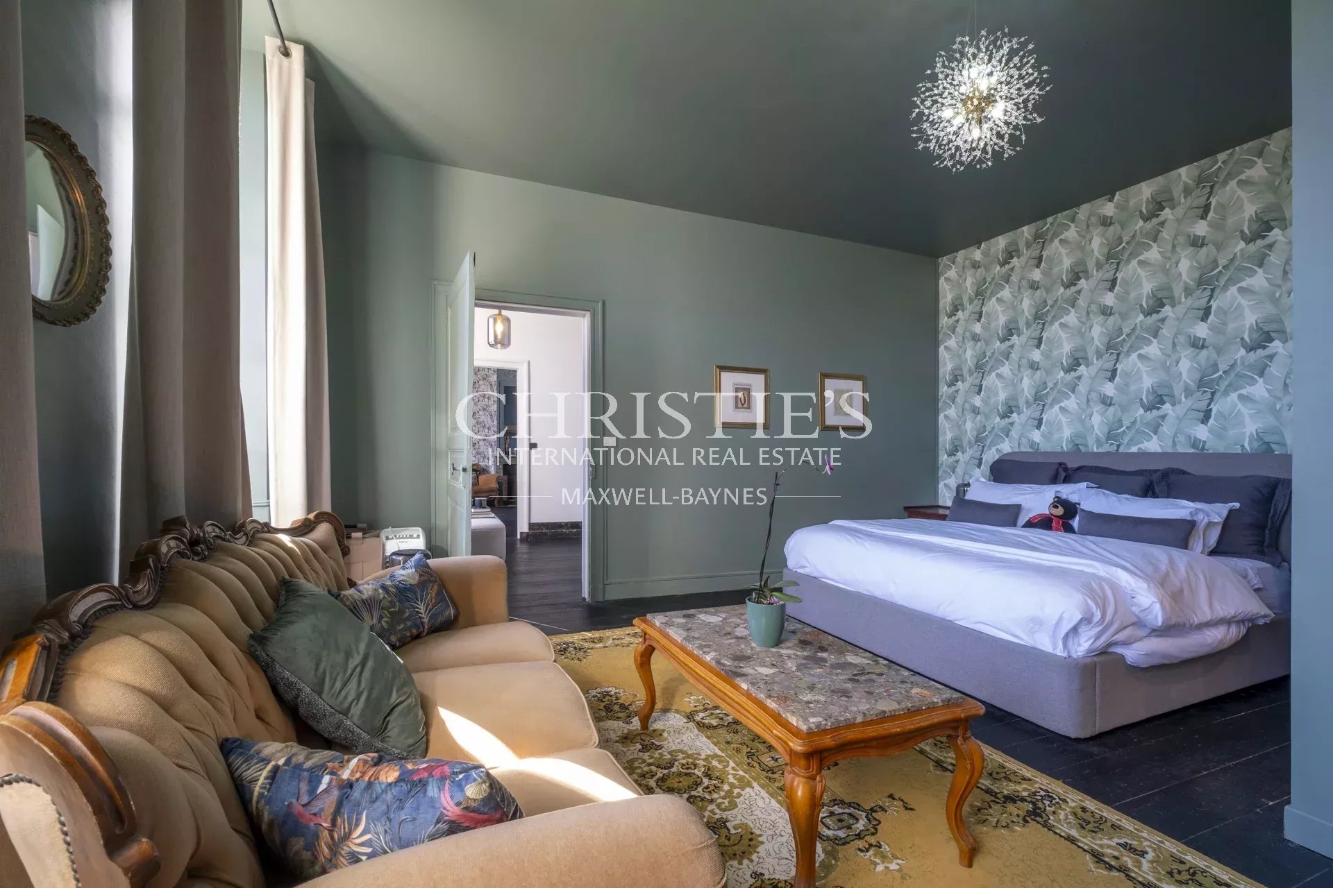 6 Bedroom Chateau's Image 16