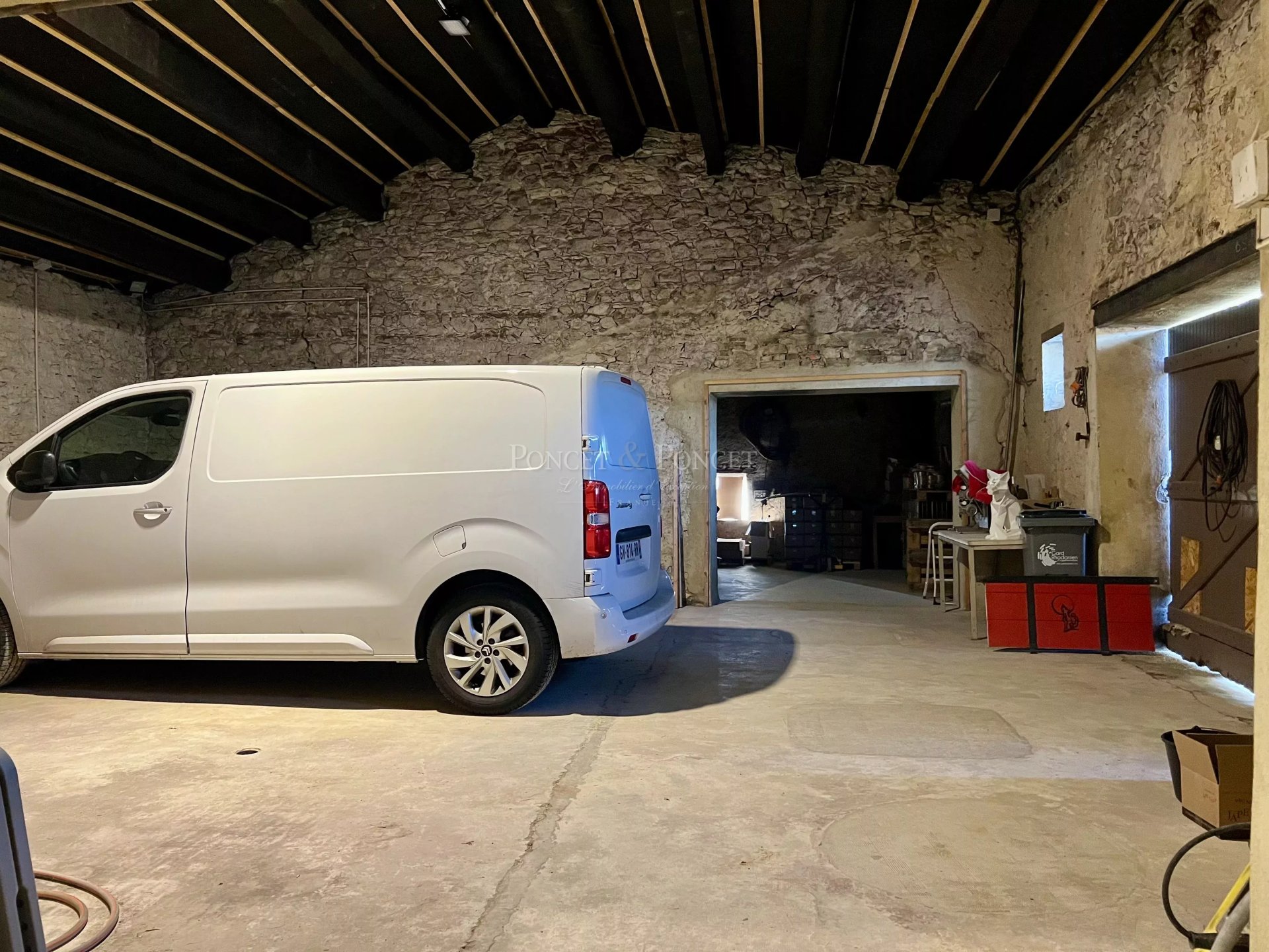 8 Bedroom Vineyard's Image 18