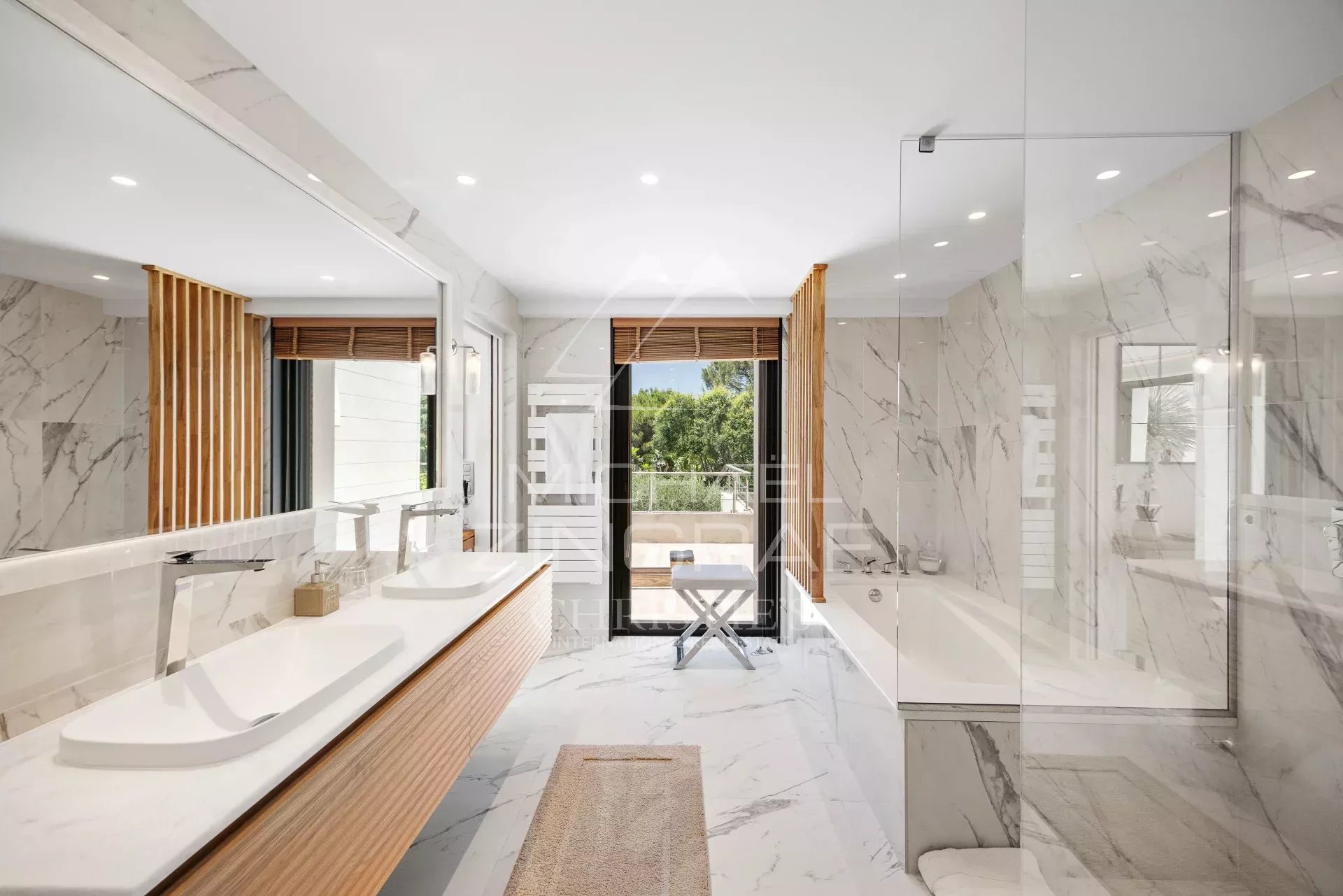 9 Bedroom Villa/Townhouse's Image 7