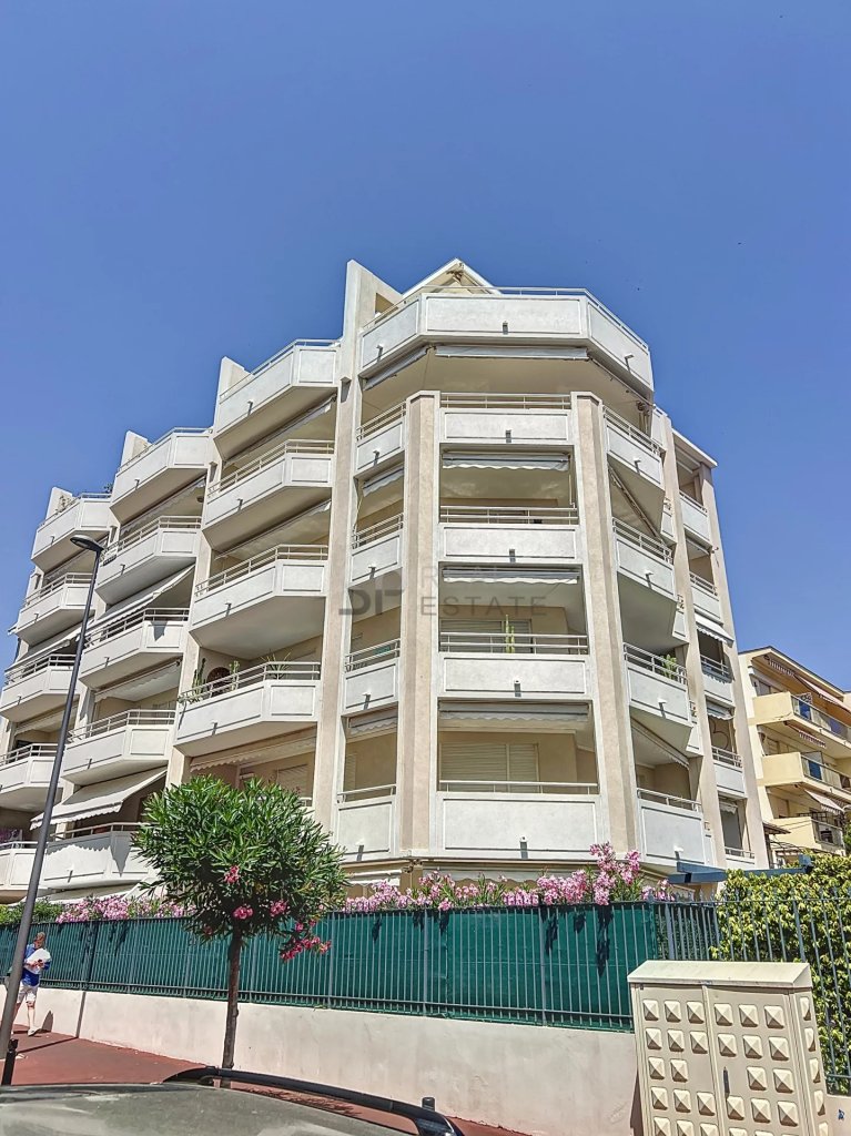 Apartment for sale in Cannes — Luxurious Cannes Apartment for sale in Palm Beach with Sea View
