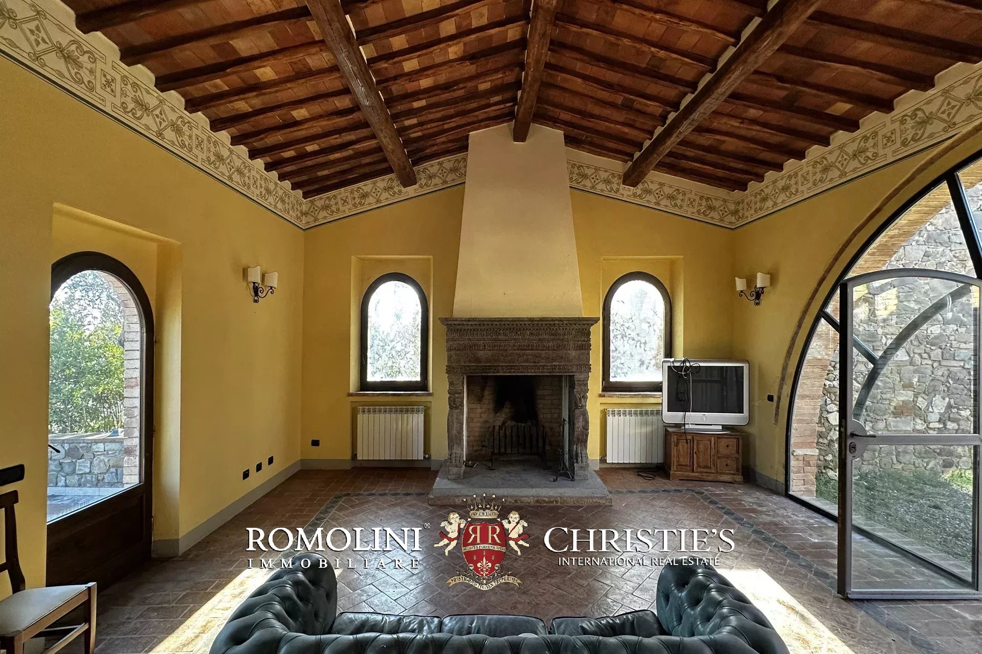 8 Bedroom Vineyard's Image 45